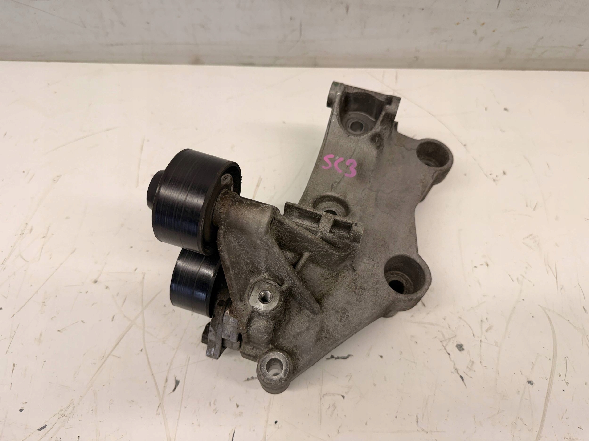 Renault Scenic III 1.6 dCi engine mount 117105124R
