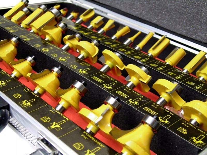 DEDRA FREZARKA GÓRNOWRZECIONOWA 1600W +35 Frezów Maksymalna moc 1600 W