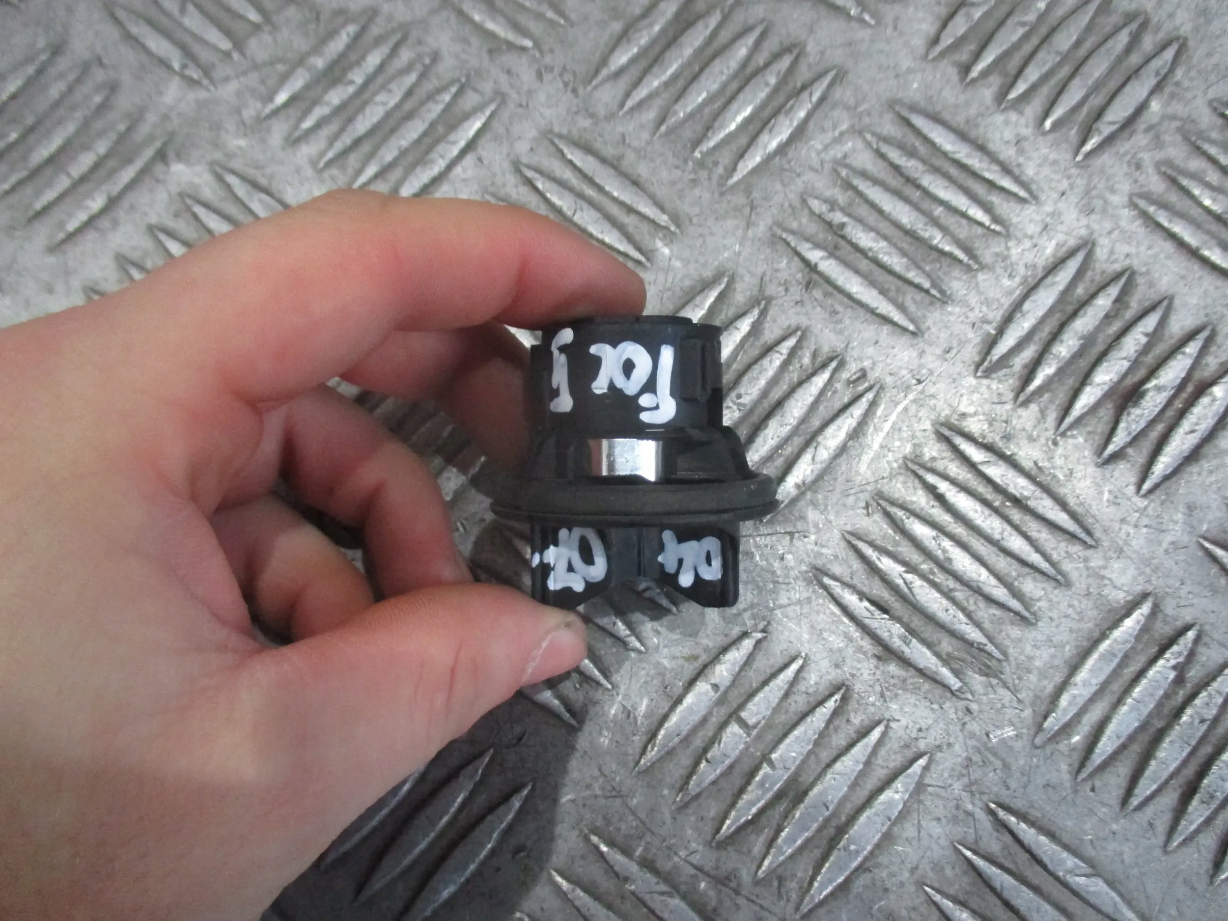 WKŁAD ŻARÓWKI FORD FOCUS II 04-07r