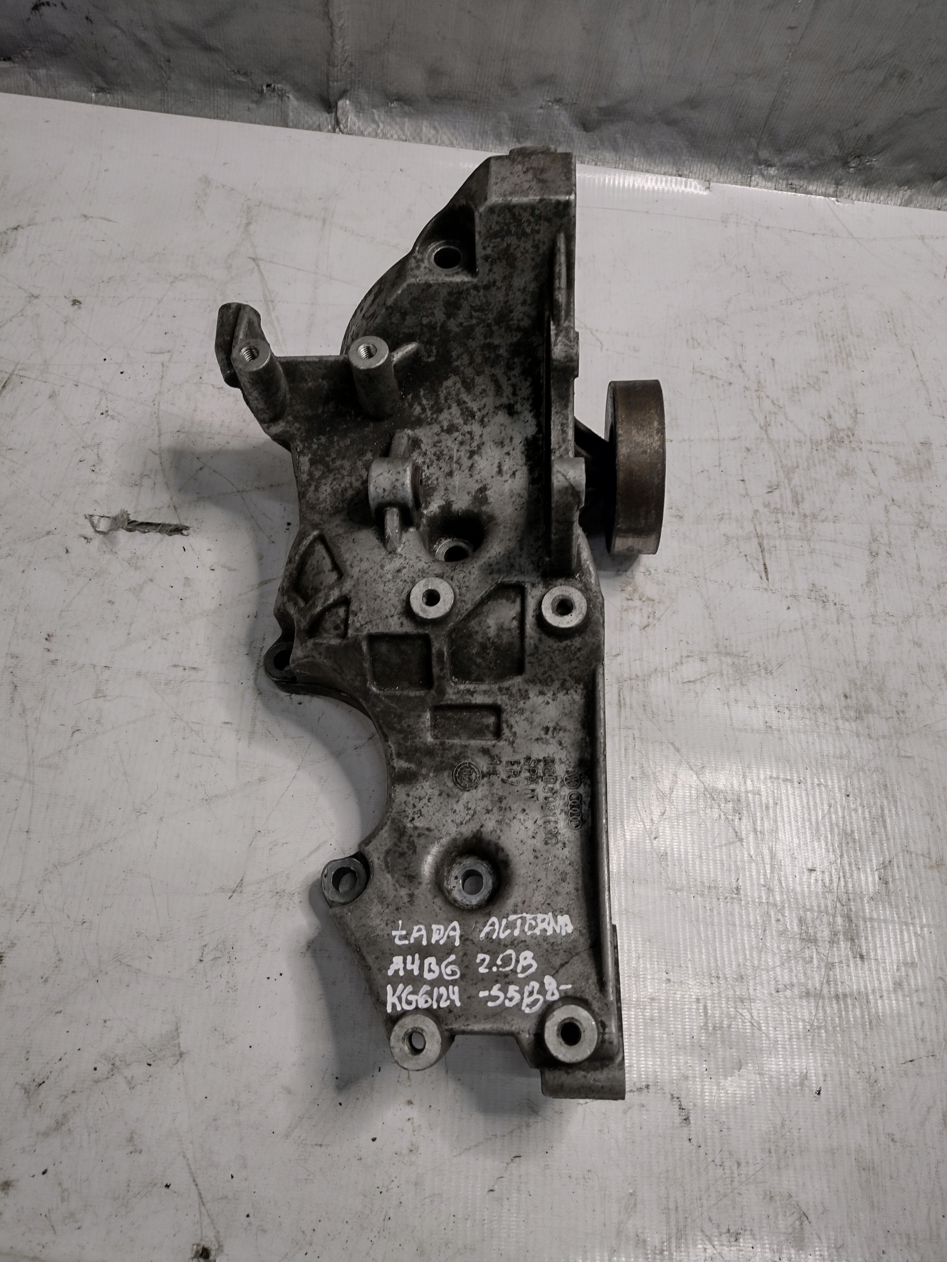 supporto alternatore Audi A4 B6 2,0B OE 06D903143C