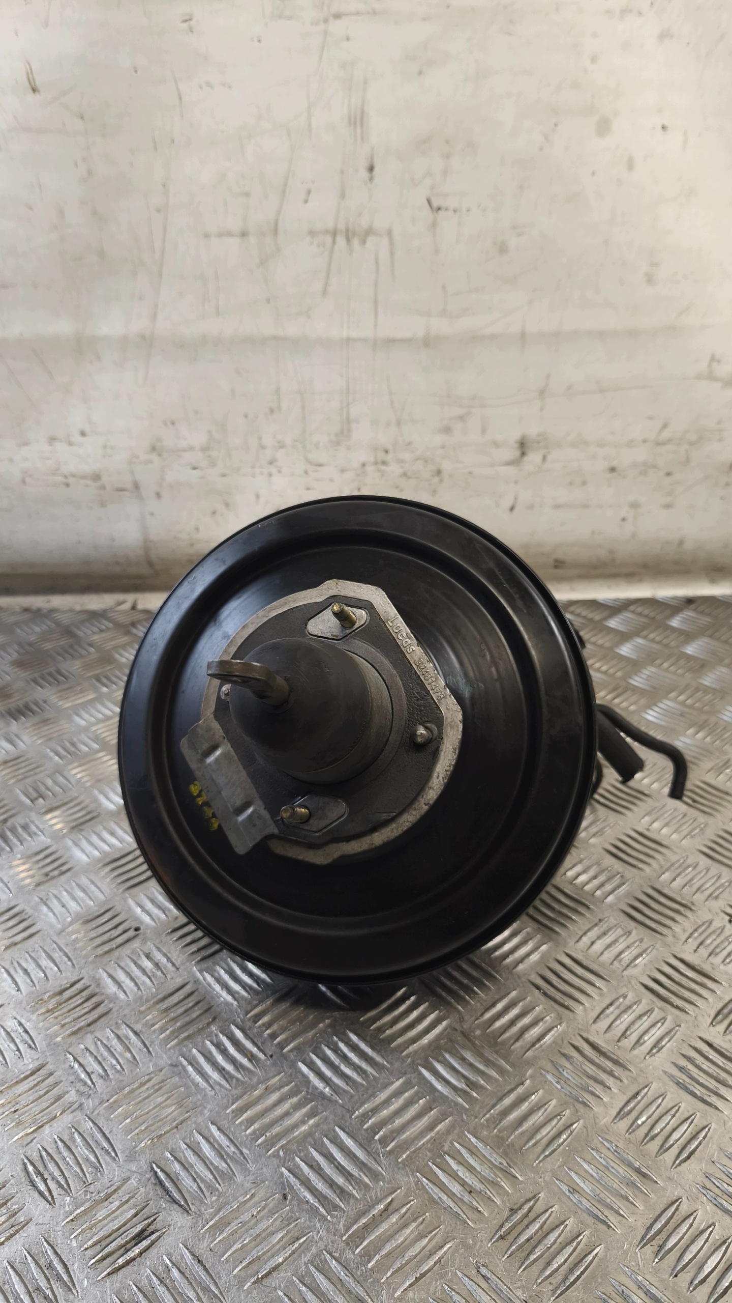 servo posilovač bŕzd BMW E39 520i 32481478
