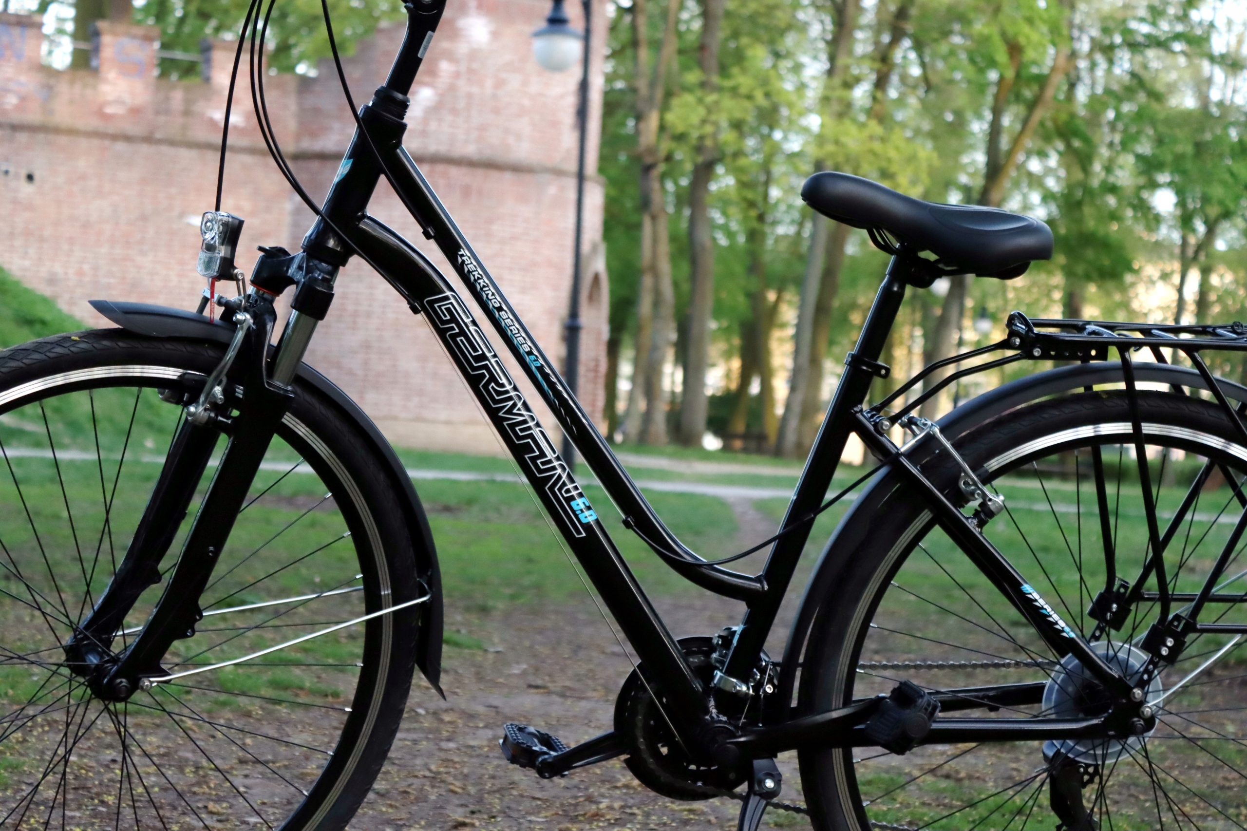 ALUMINIOWY ROWER TURYSTYCZNY TREKKINGOWY 28 " CALI KOŁA TREKKING PREMIUM Model Aluminiowy rower trekkingowy damski męski 28 biały