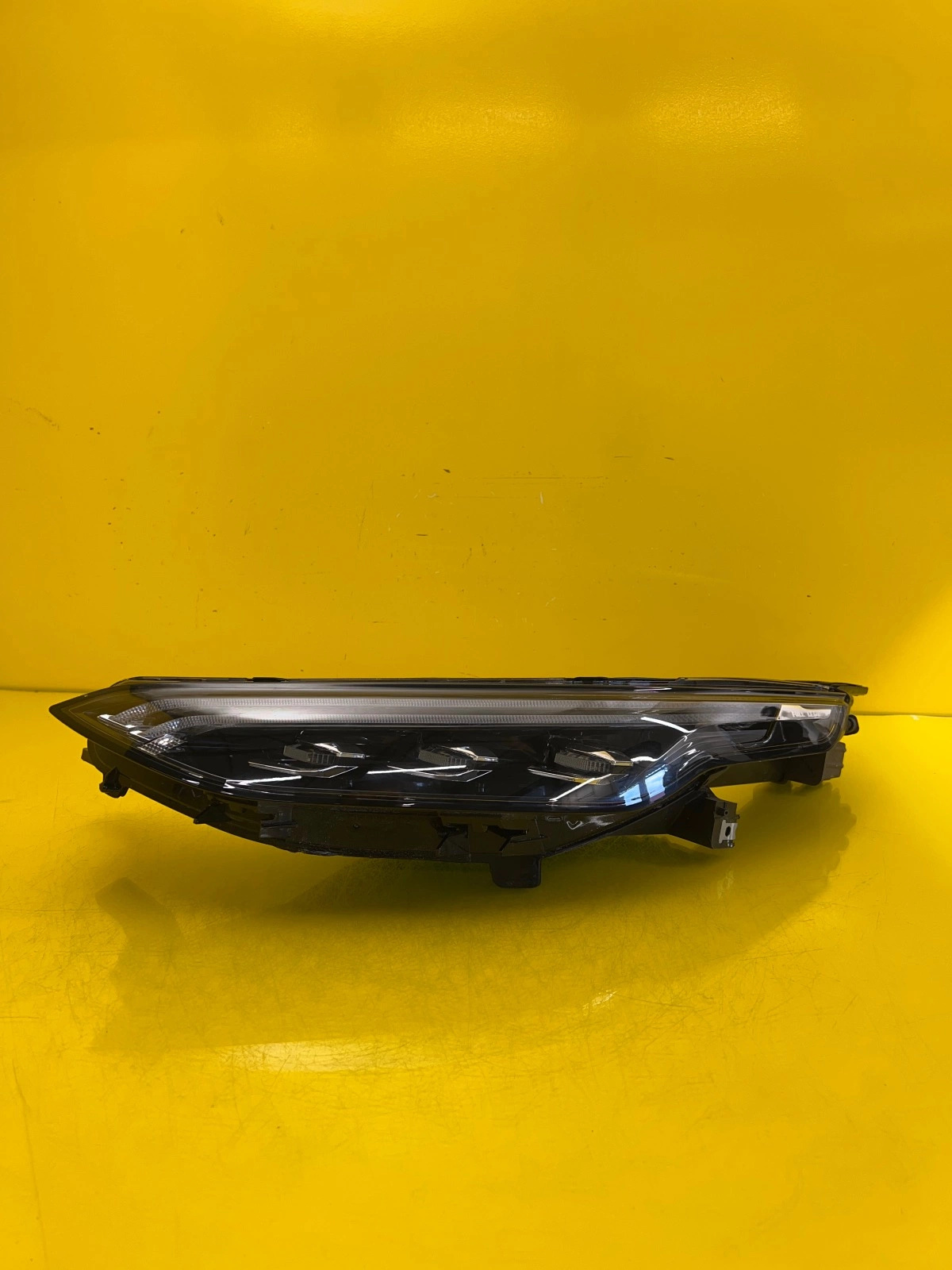 světlo levá Maxus Euniq 6 Full Led DRL C00371013
