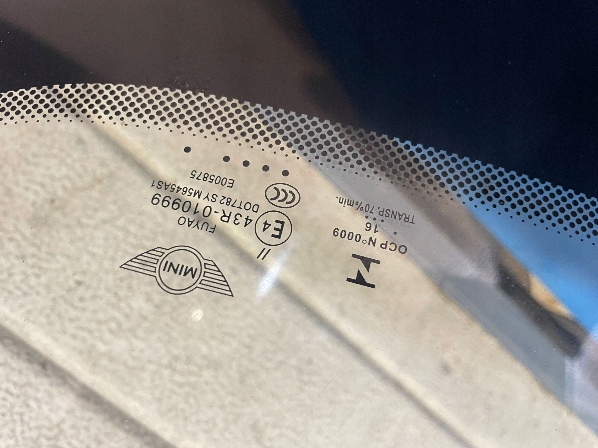 OKNO železná predok BMW MINI F56