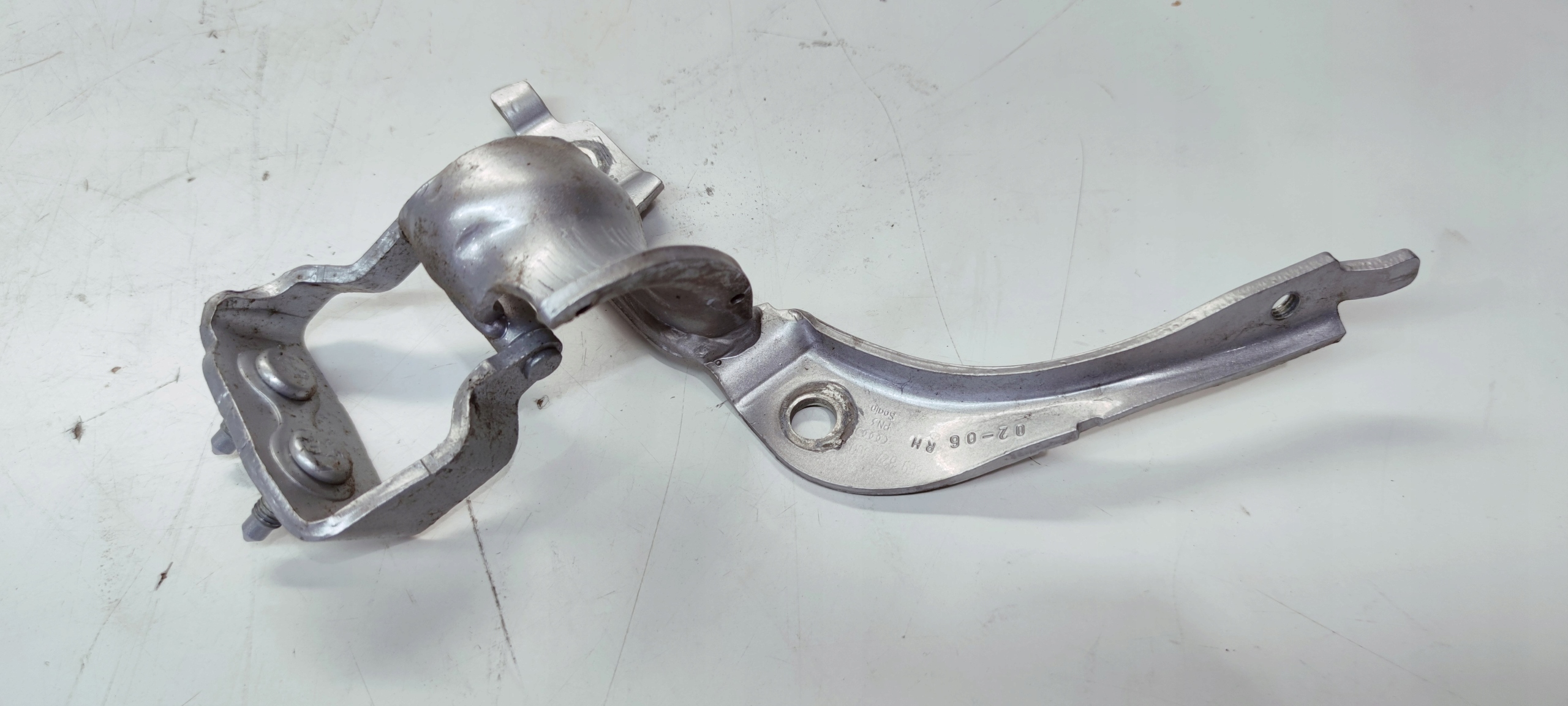 hinge bonnet right rear part AUDI A4 B7 AVANT 8E9827300F