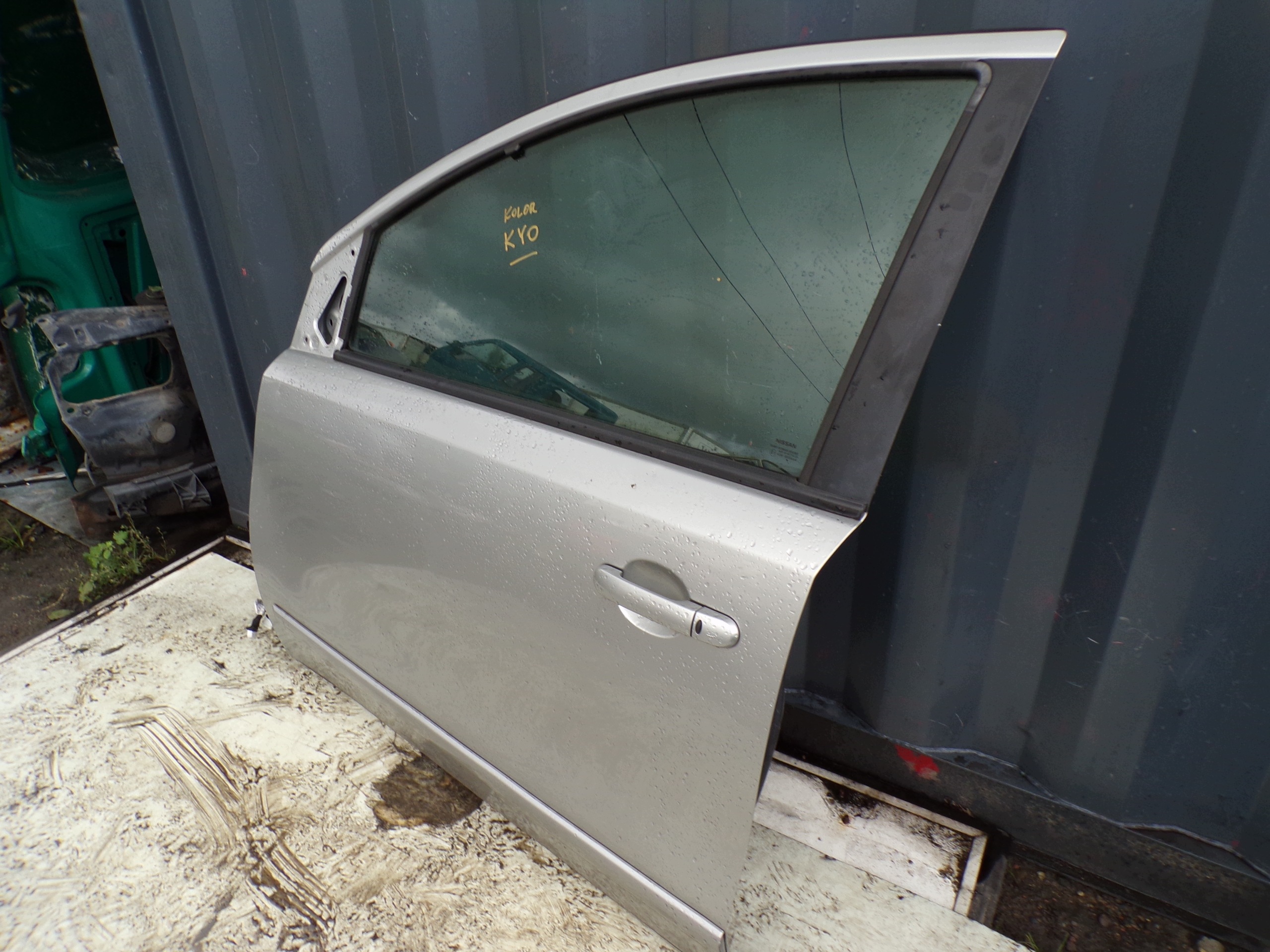 ajtó bal első NISSAN NOTE E11 szín KY0