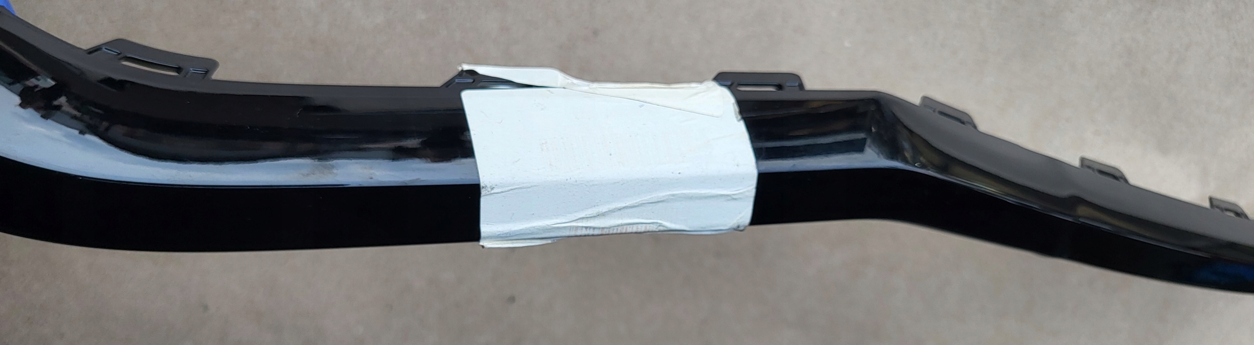 moulding of a bumper cap left front black PIANO VW T-ROC 2GA OE