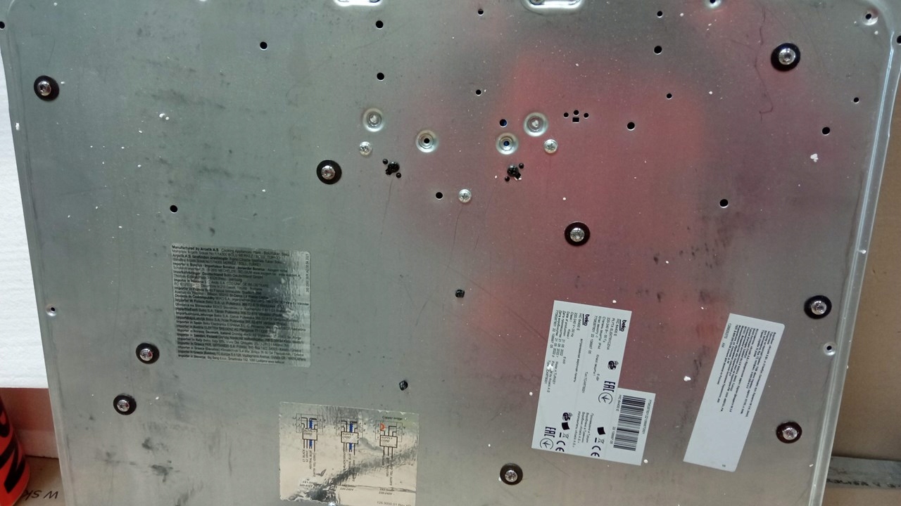 Płyta BEKO HIC64400E - uszkodzenie Model HIC64400E