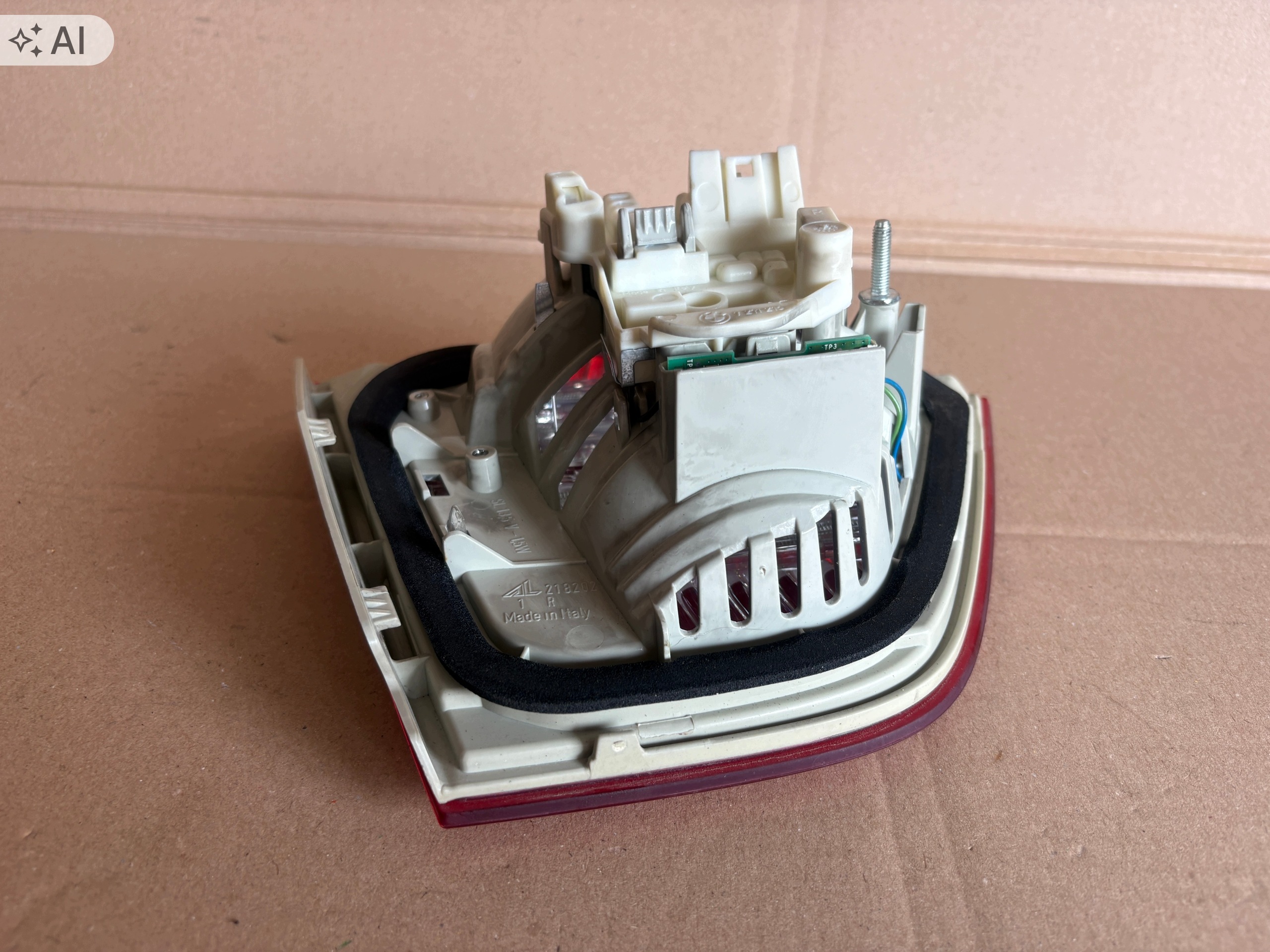 BMW E91 light right rear part to the bonnet 7154162