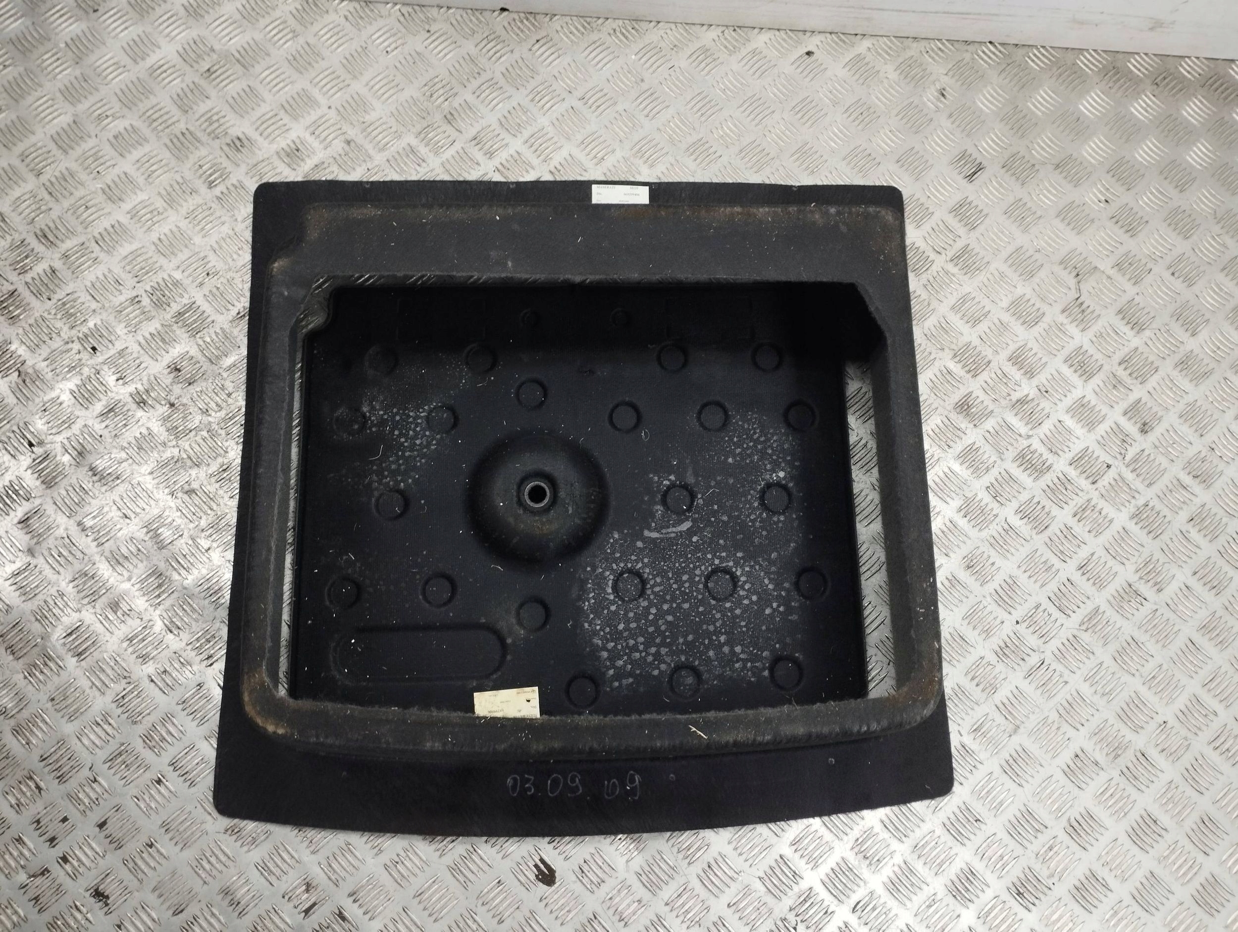 MASERATI QUATTROPORTE 2010 бардачок багажника