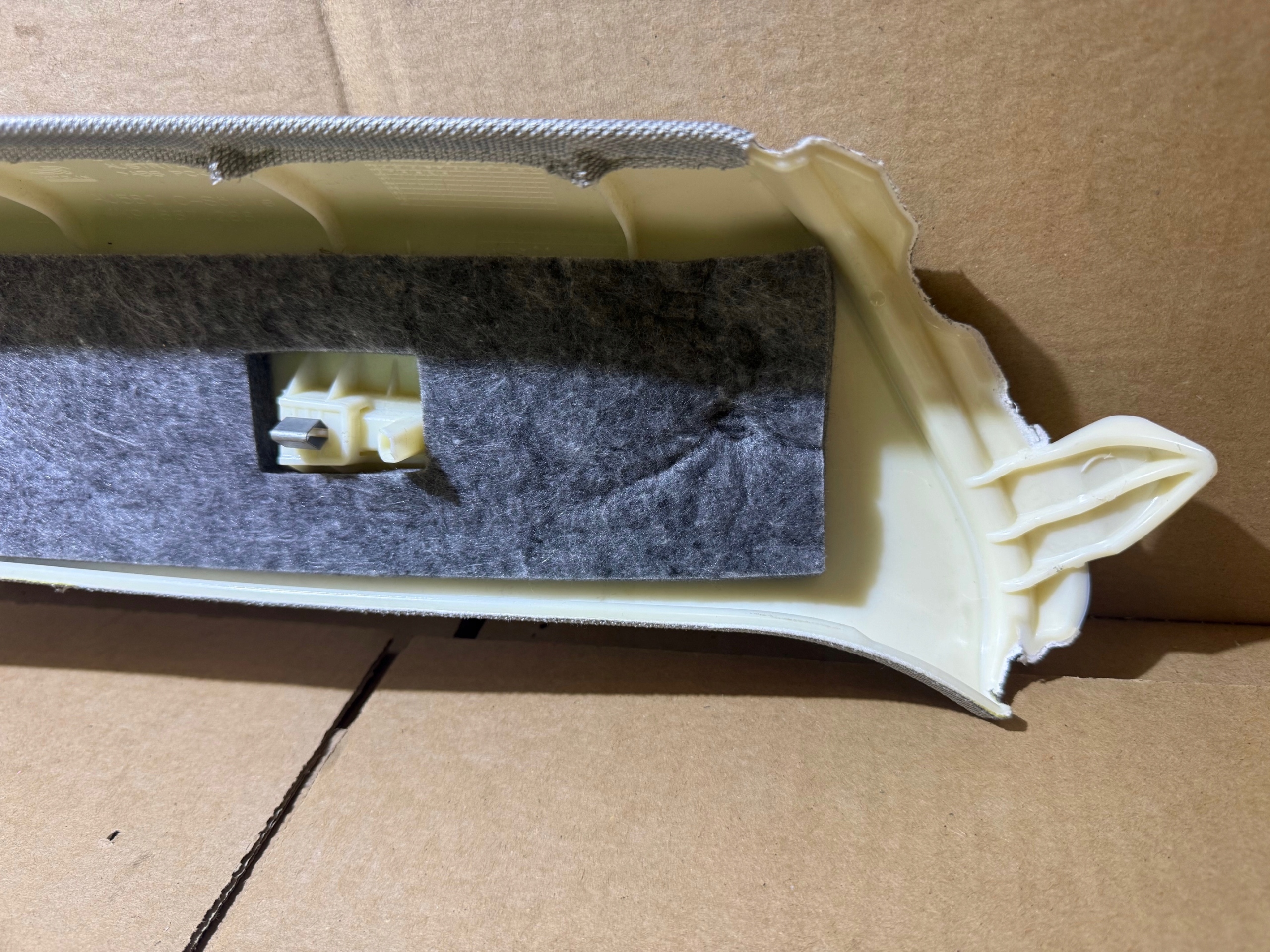 AUDI A6 C8 AVANT side right cover right SLUPKA 4K9867288