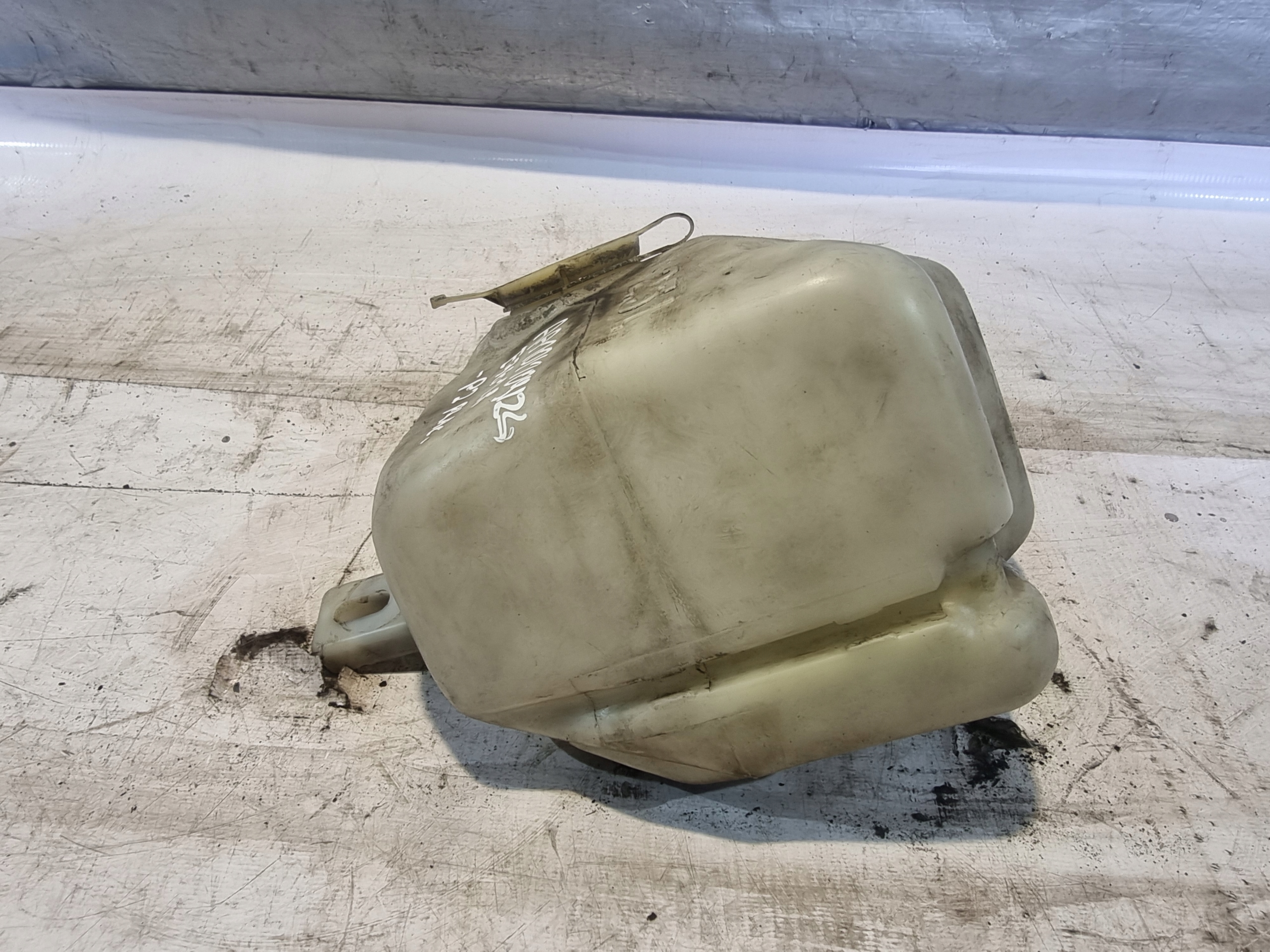 washer fluid tank OE 8370833 BMW E36 318i 96r