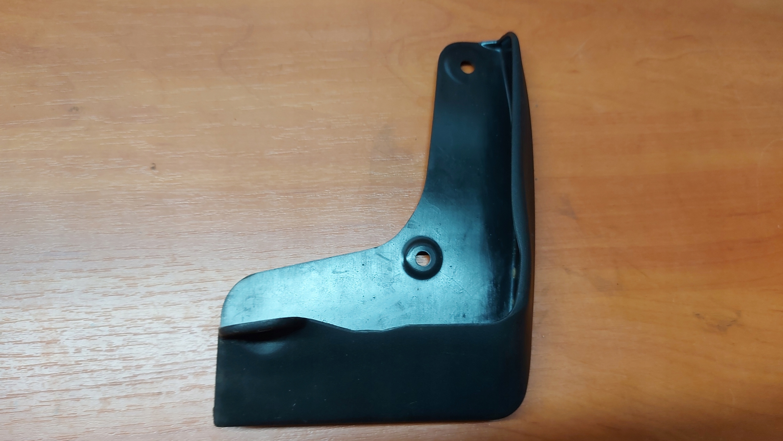 mudguard flap right front TOYOTA YARIS IV 20