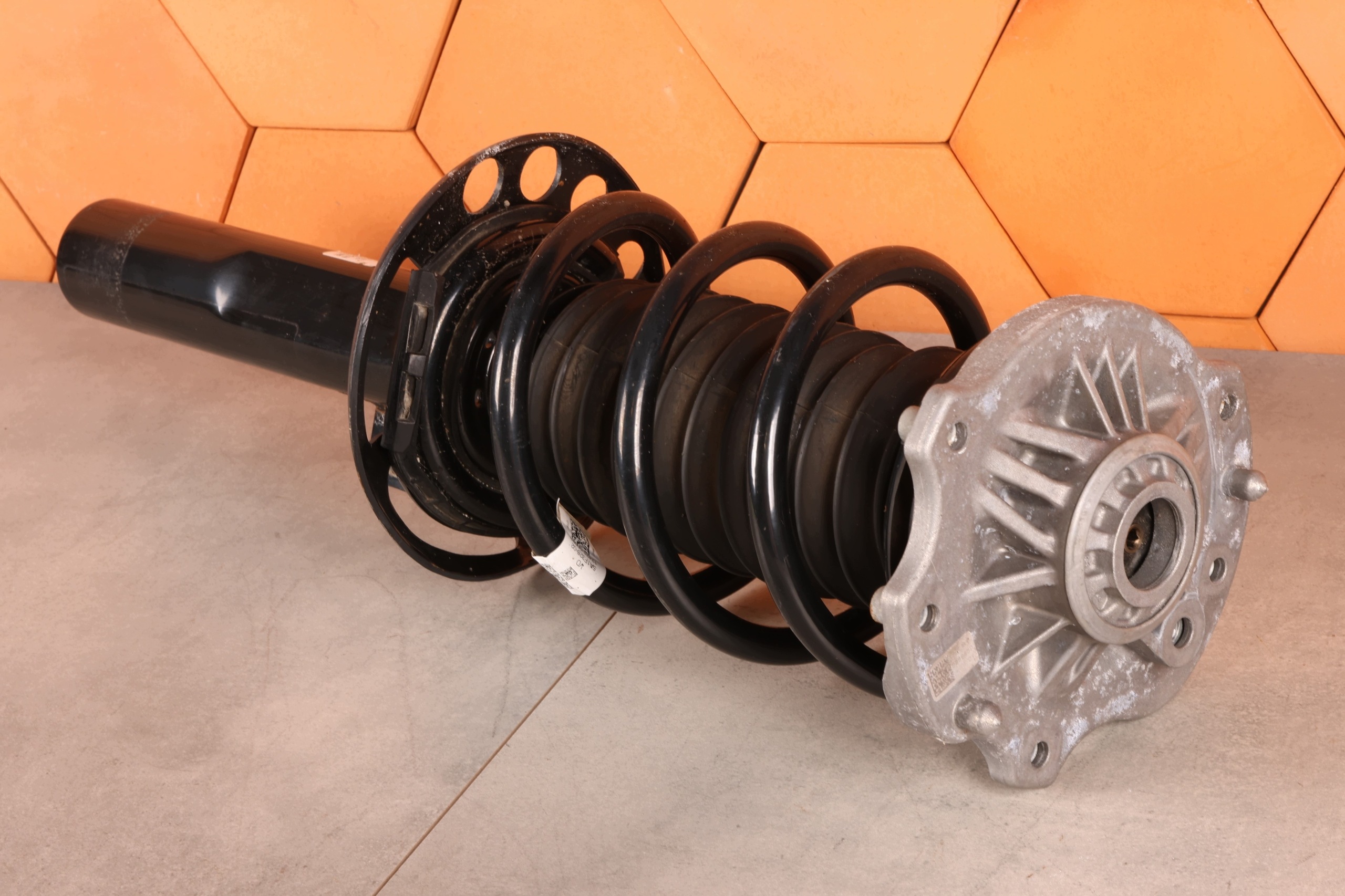 BMW 2' U06 225eX 230eX B38X shock absorber left front front 6896345