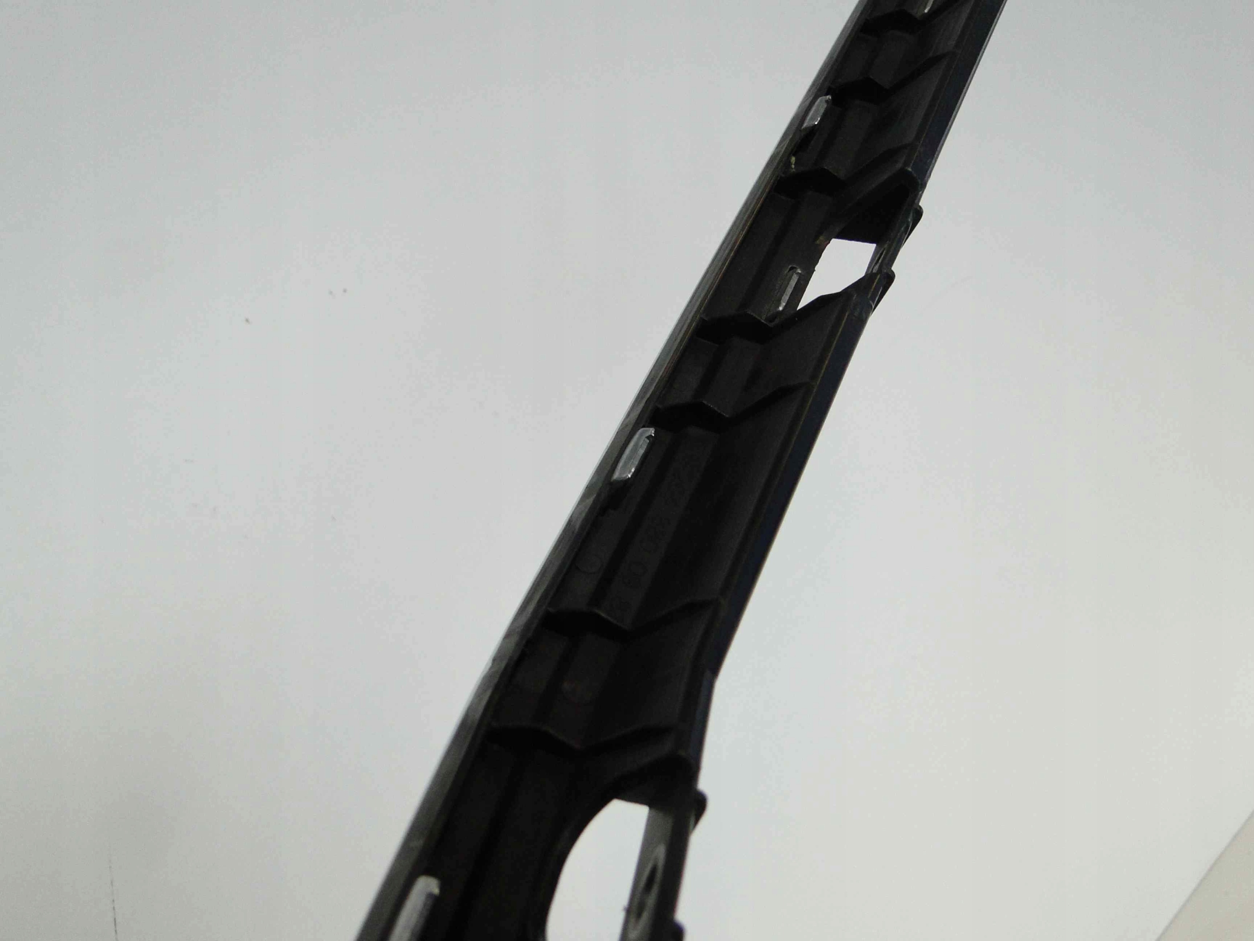 MERCEDES C 204 COUPE LISTWA CHROM GRILLA 63 AMG Numer katalogowy oryginału A2048800983