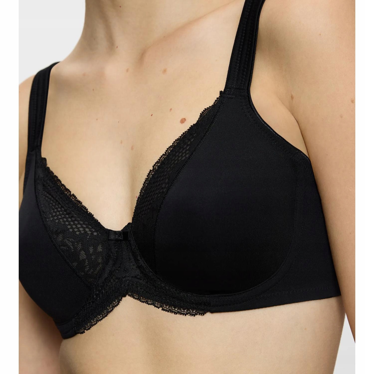 Triumph Černá Hladká Polovyztužená Podprsenka Se 3 Háčky 85C 6FA