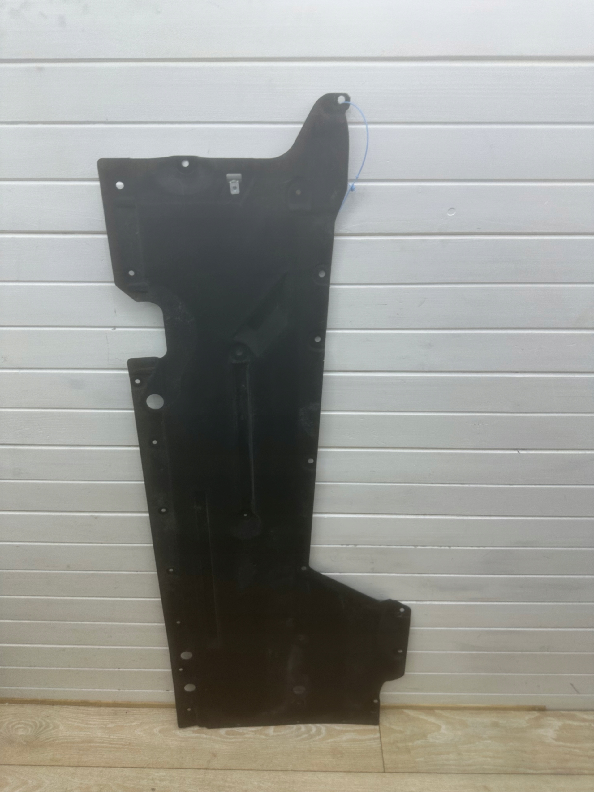 right cover chassis BMW 1 (F20) 7241834 2013