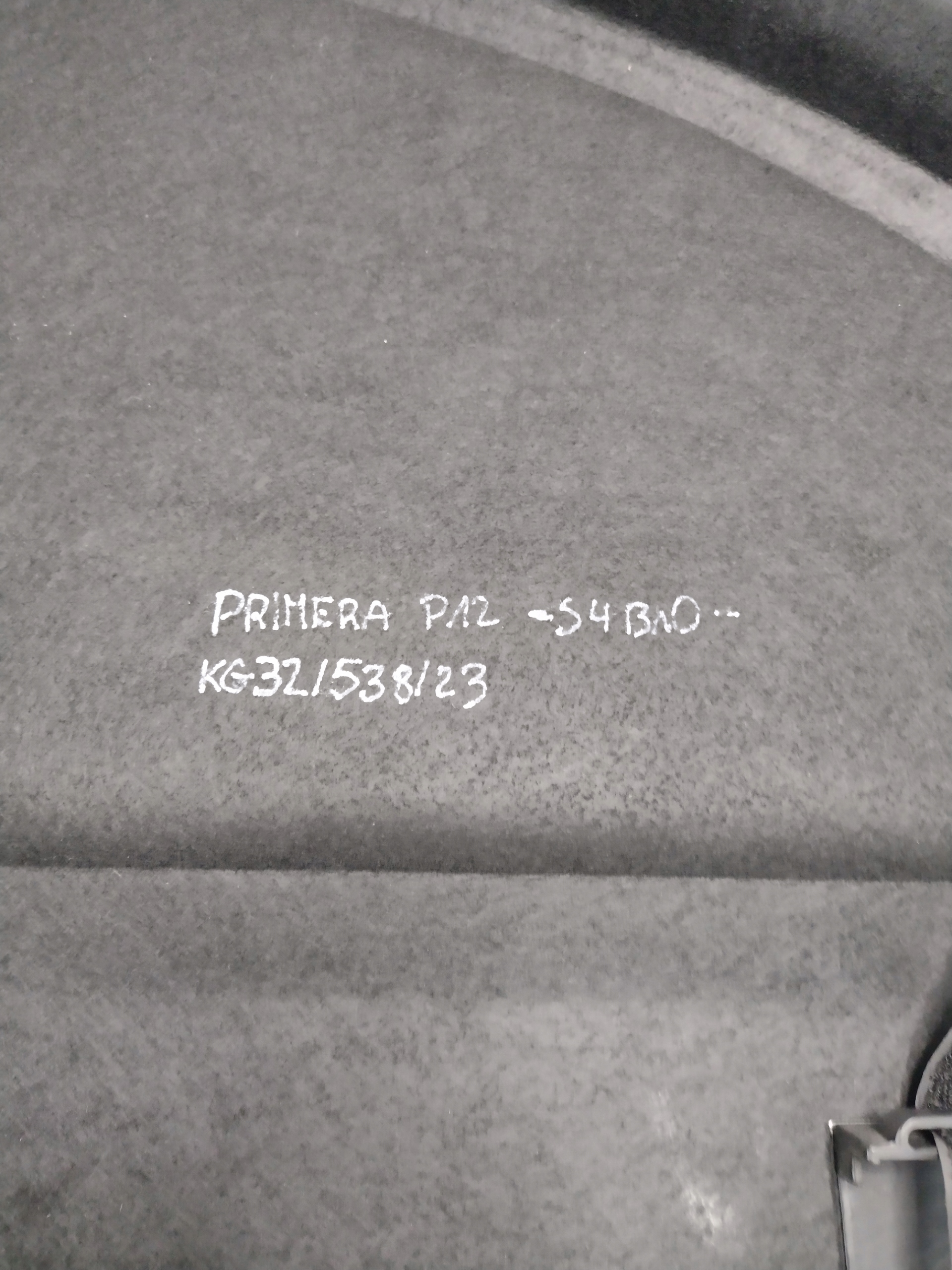 plato boot Nissan Primera P12 HB