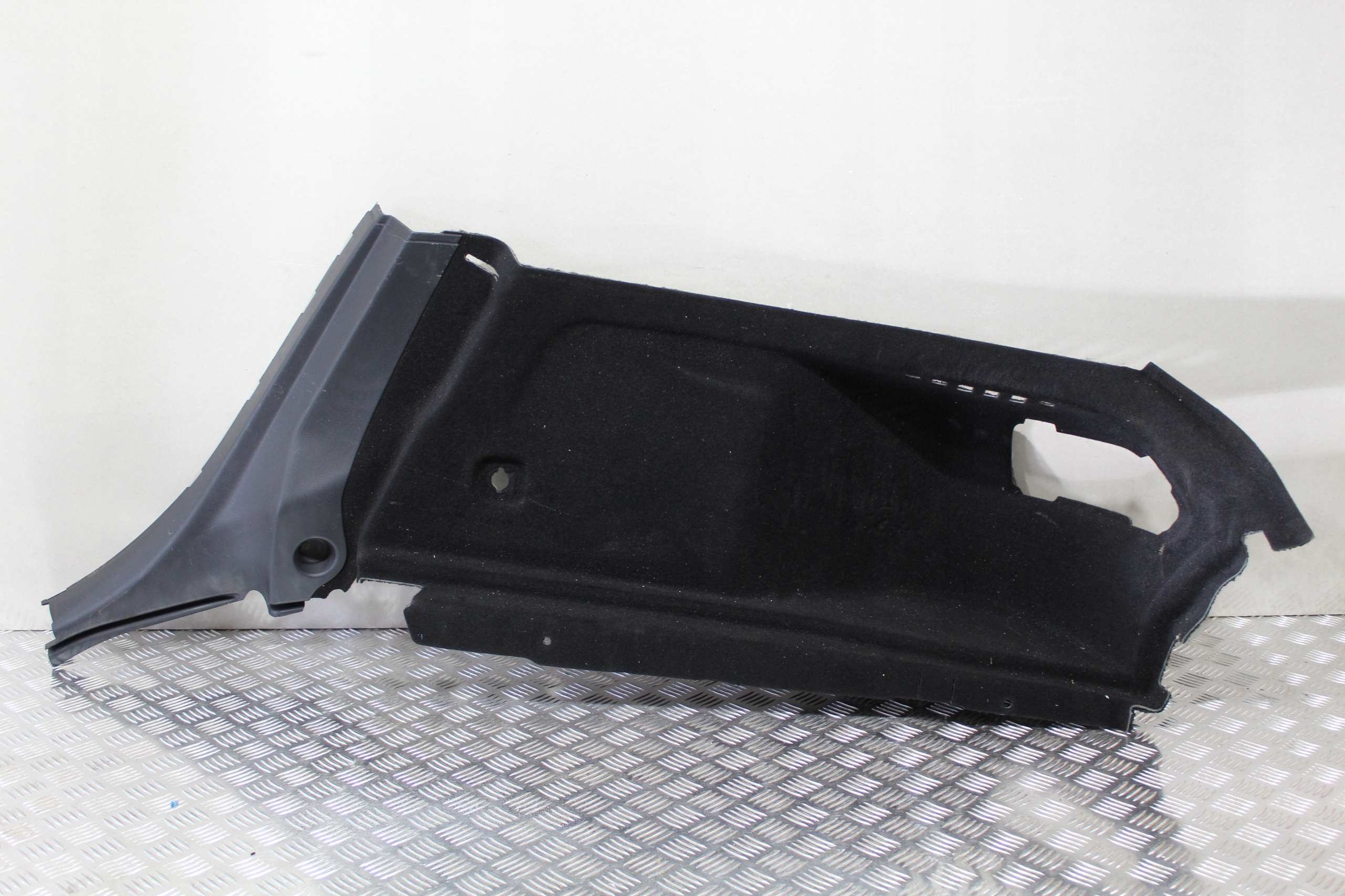 BOCZEK BAGAŻNIKA TAPICERKA LEWY GOLF VII 5G9 KOMBI