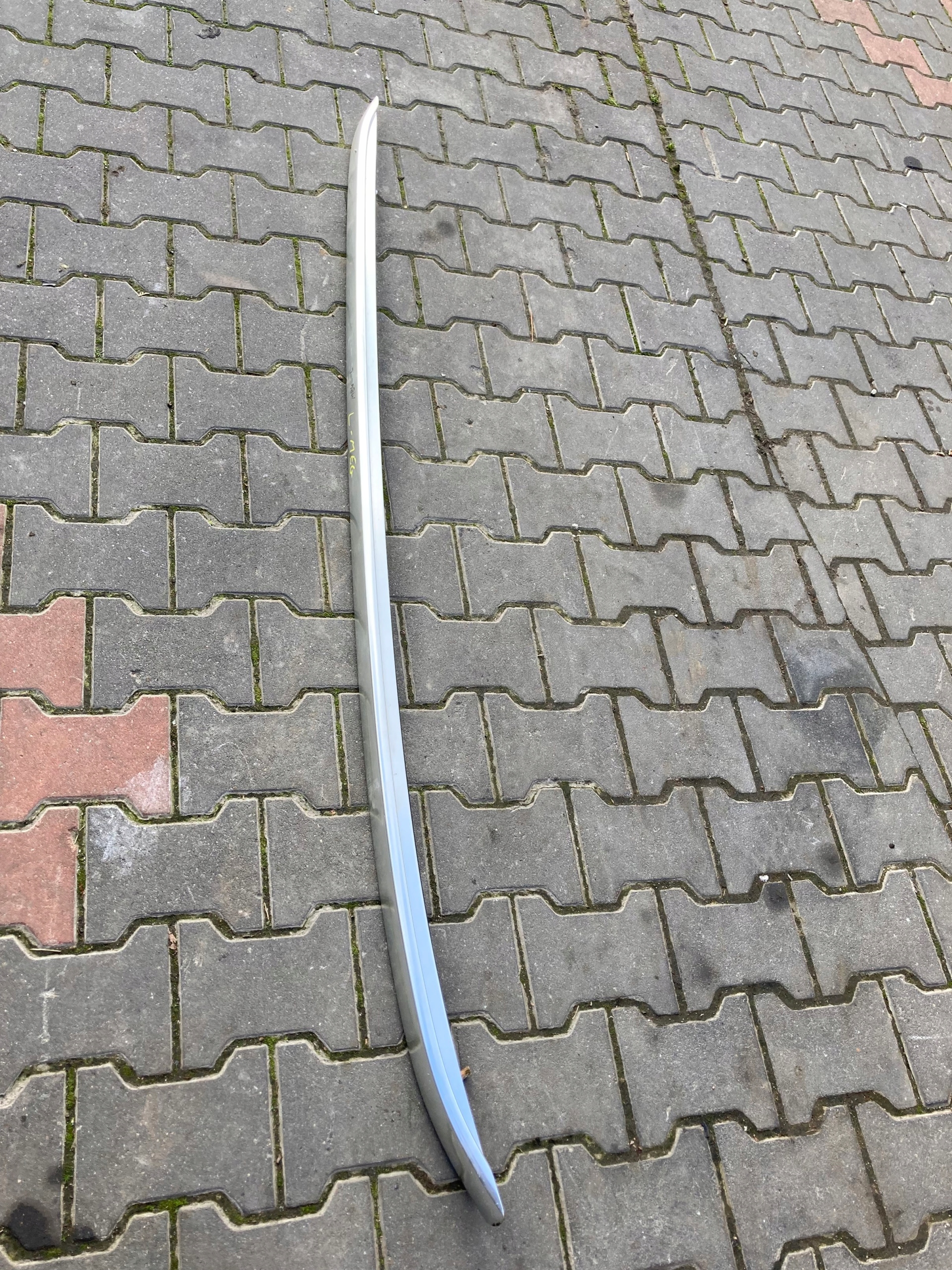 Reling dachowy lewy kombi Renault Megane IV 22r