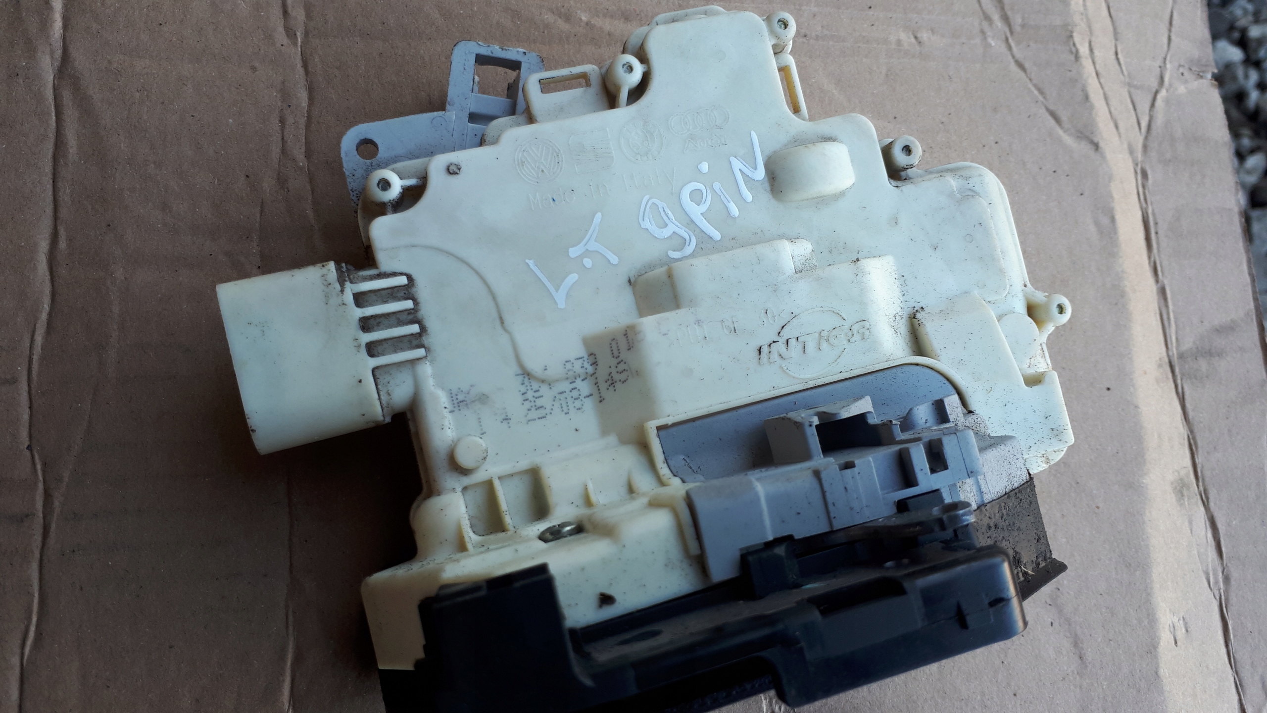 Q7 4L lock door left rear part 9 PIN 3C4839015C
