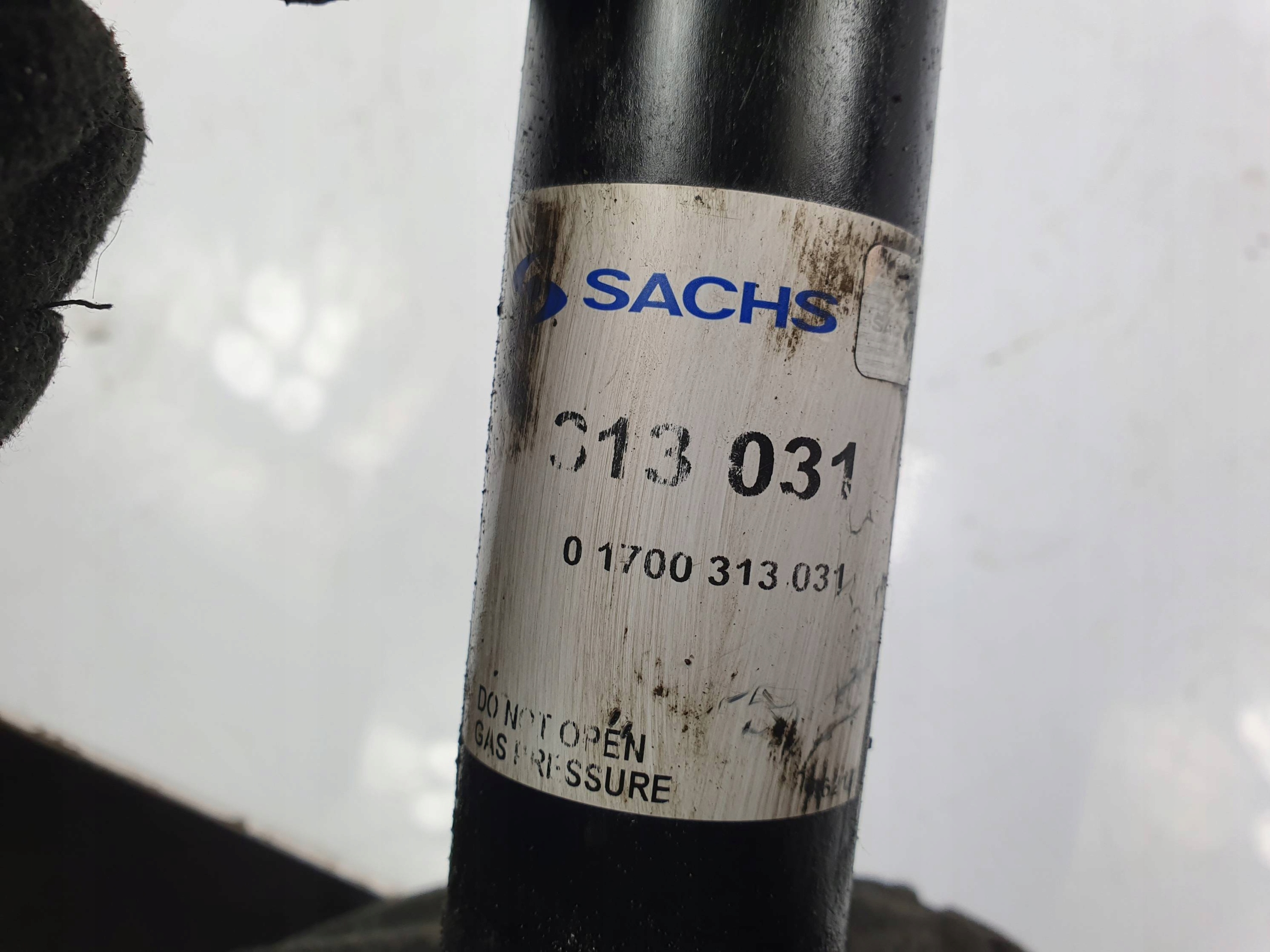 shock absorber left rear part VOLKSWAGEN TRANSPORTER T5