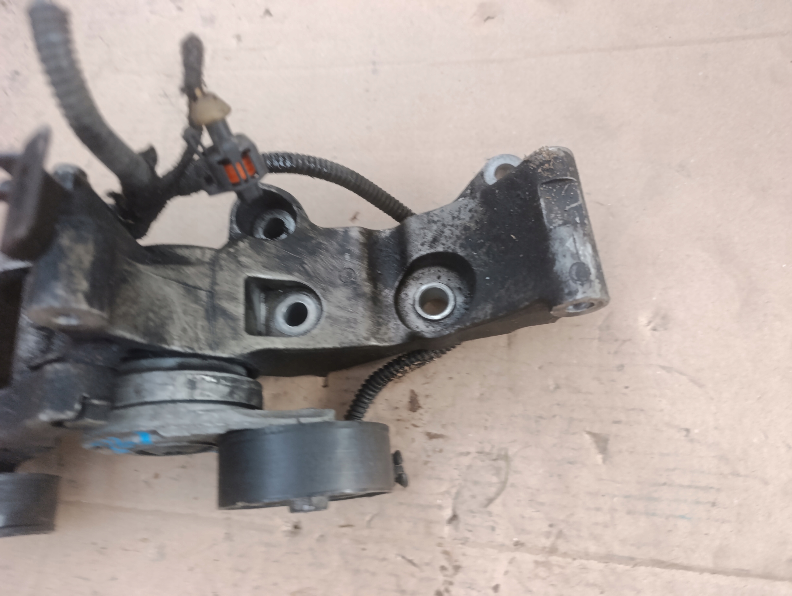 holder holder alternator OPEL ASTRA J MERIVA B 1.7 CDTI 98090590
