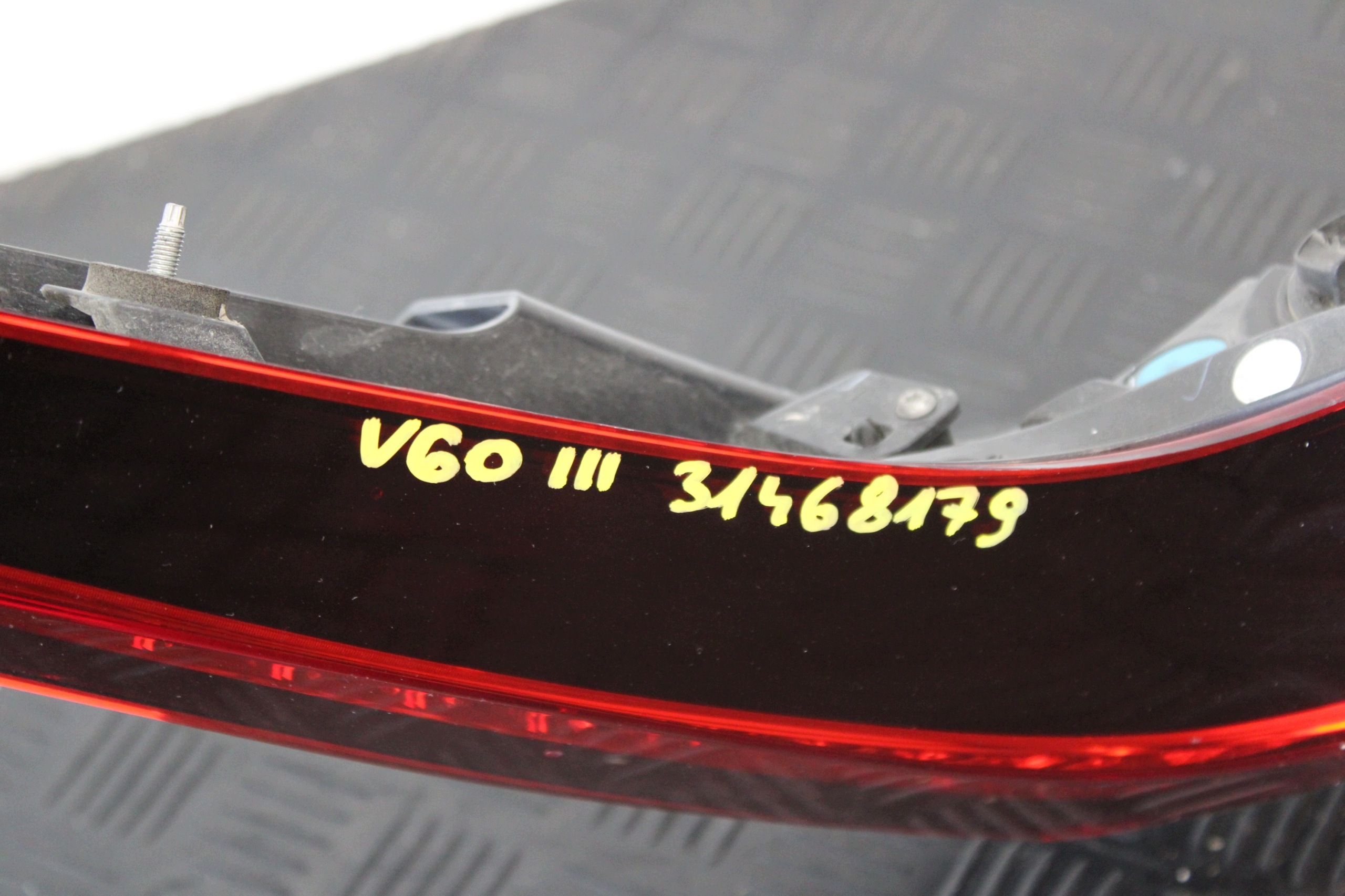 light right rear part 31468179 VOLVO S60 V60 III 3 2.0 D KOMBI