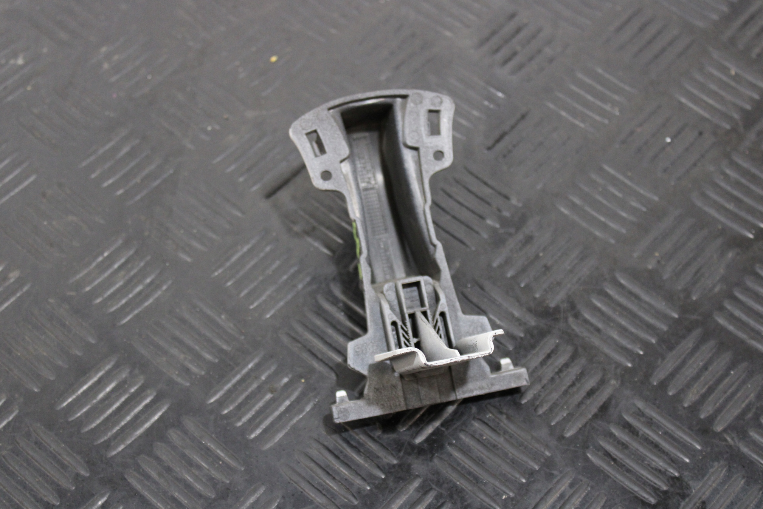 bracket holder console supports 7296308 BMW 4 F33 CABRIO