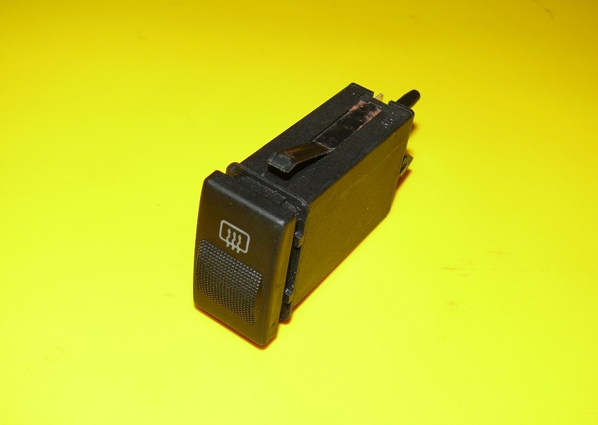 button switch of the heating windows rear part AUDI A8 D2 94-98r. 4D0941503