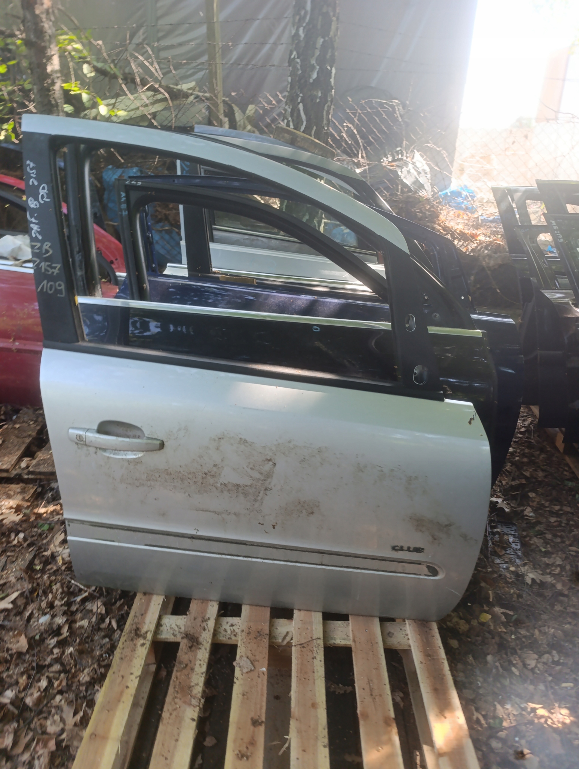 door right front front right OPEL ZAFIRA B Z157