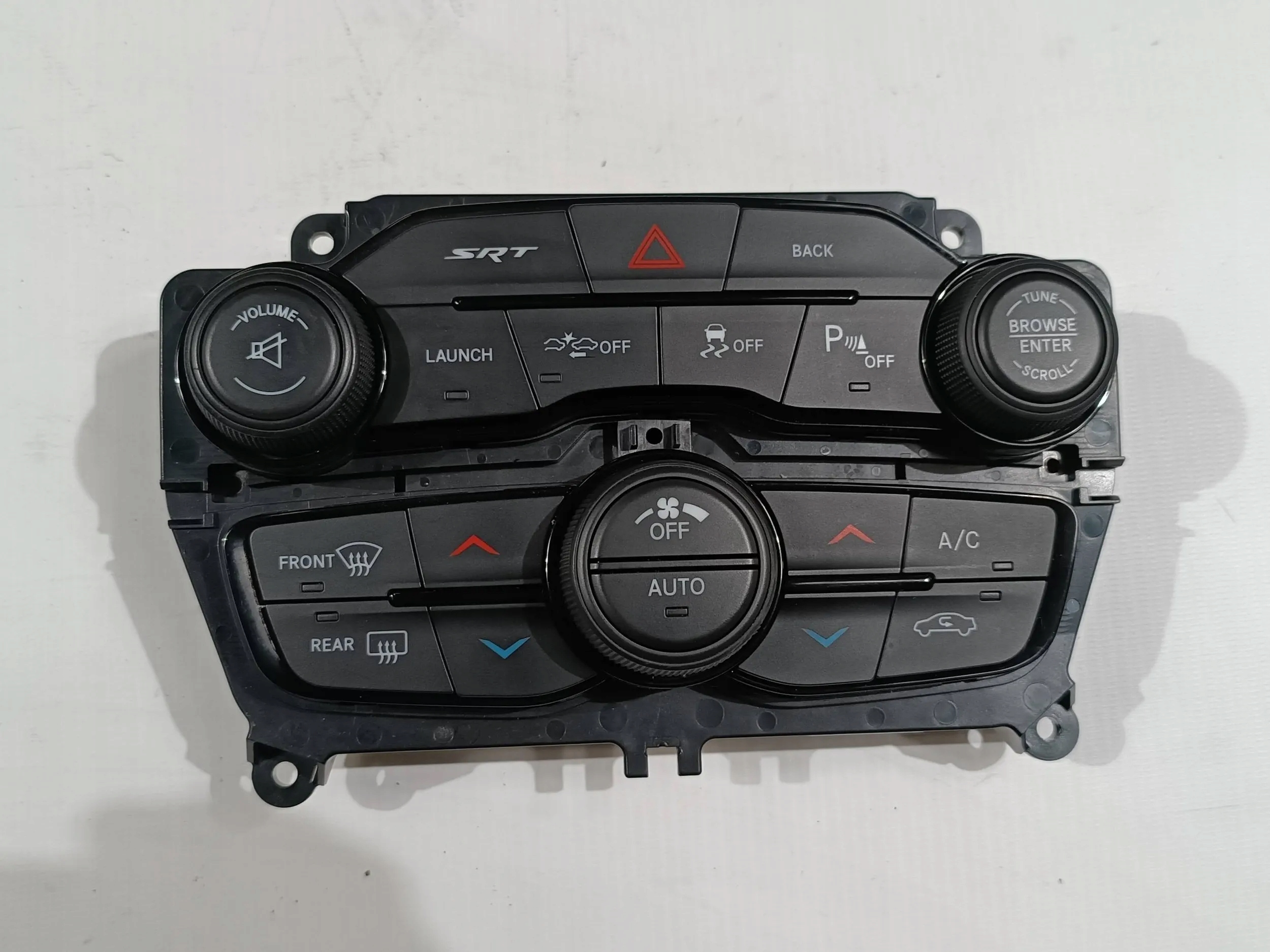 Panel radia klimatizaci Dodge Challenger SRT radar