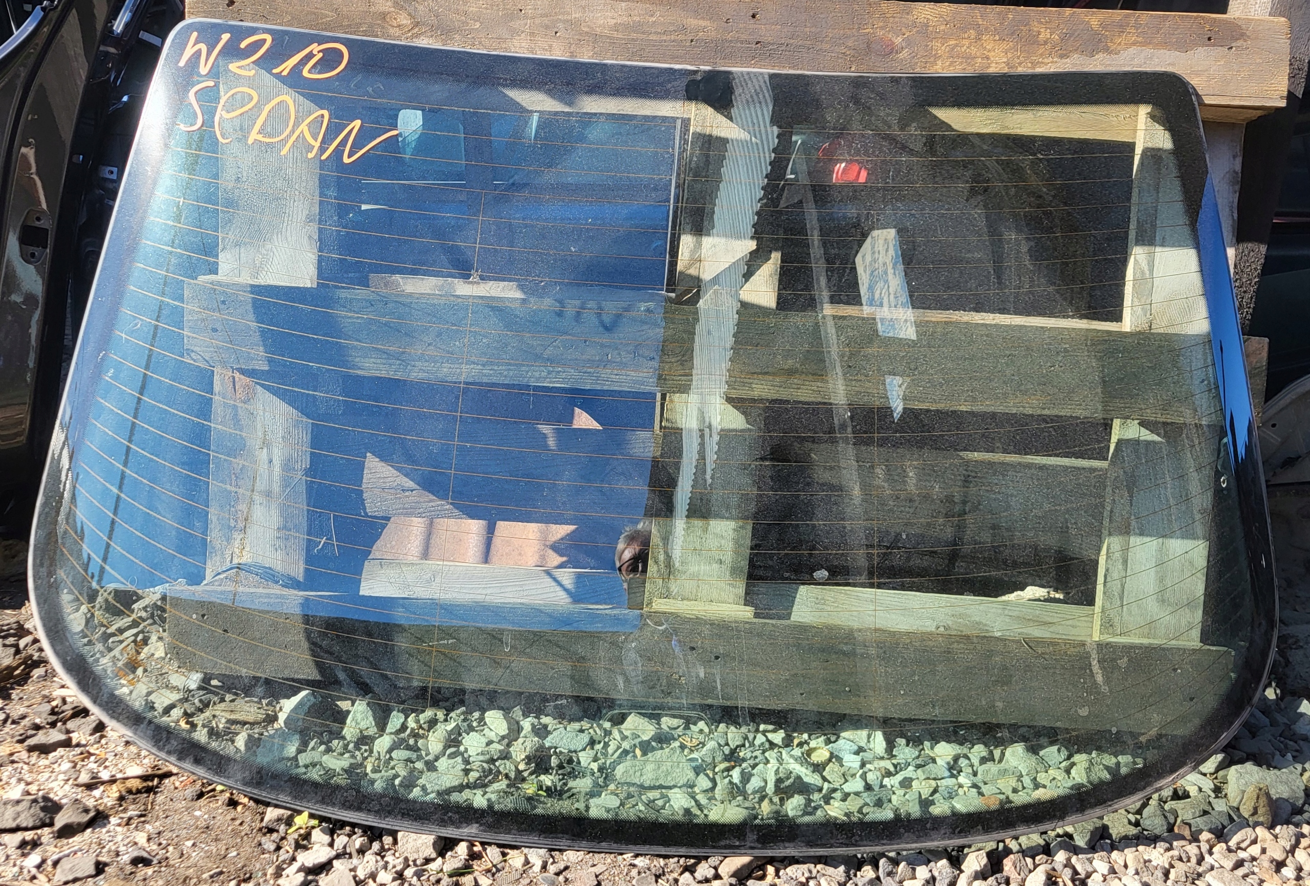 window rear rear part MERCEDES E W210 sedan original AS2 original