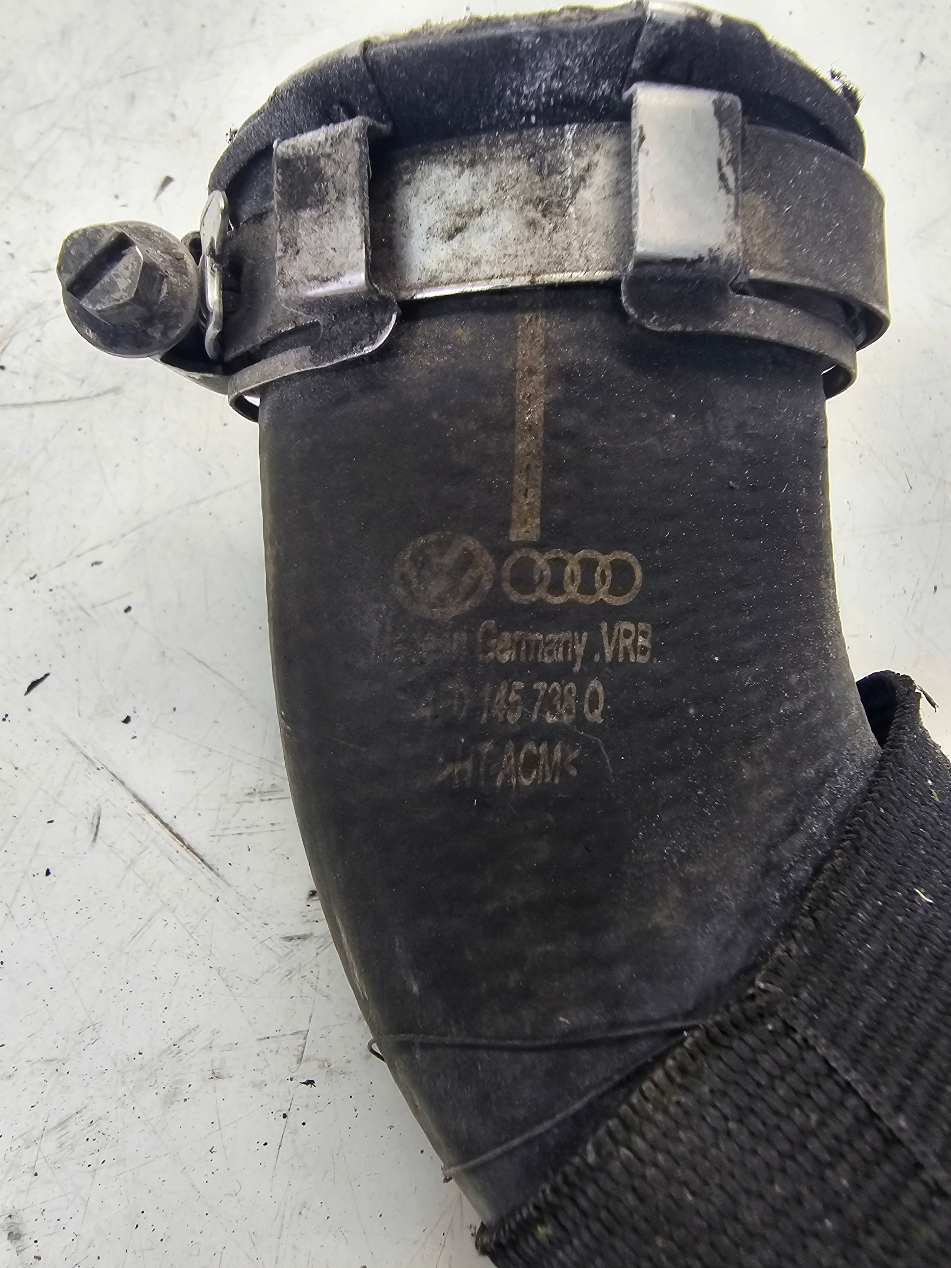 trouba hadice intercoolera AUDI A6 C6 2.0 T 4F0145738Q