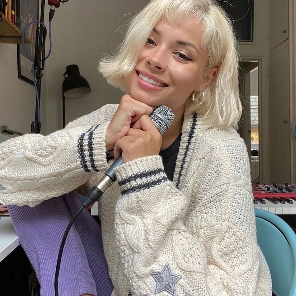 pullover womanTay Cardigan with Stars Embroidered Rozmiar M