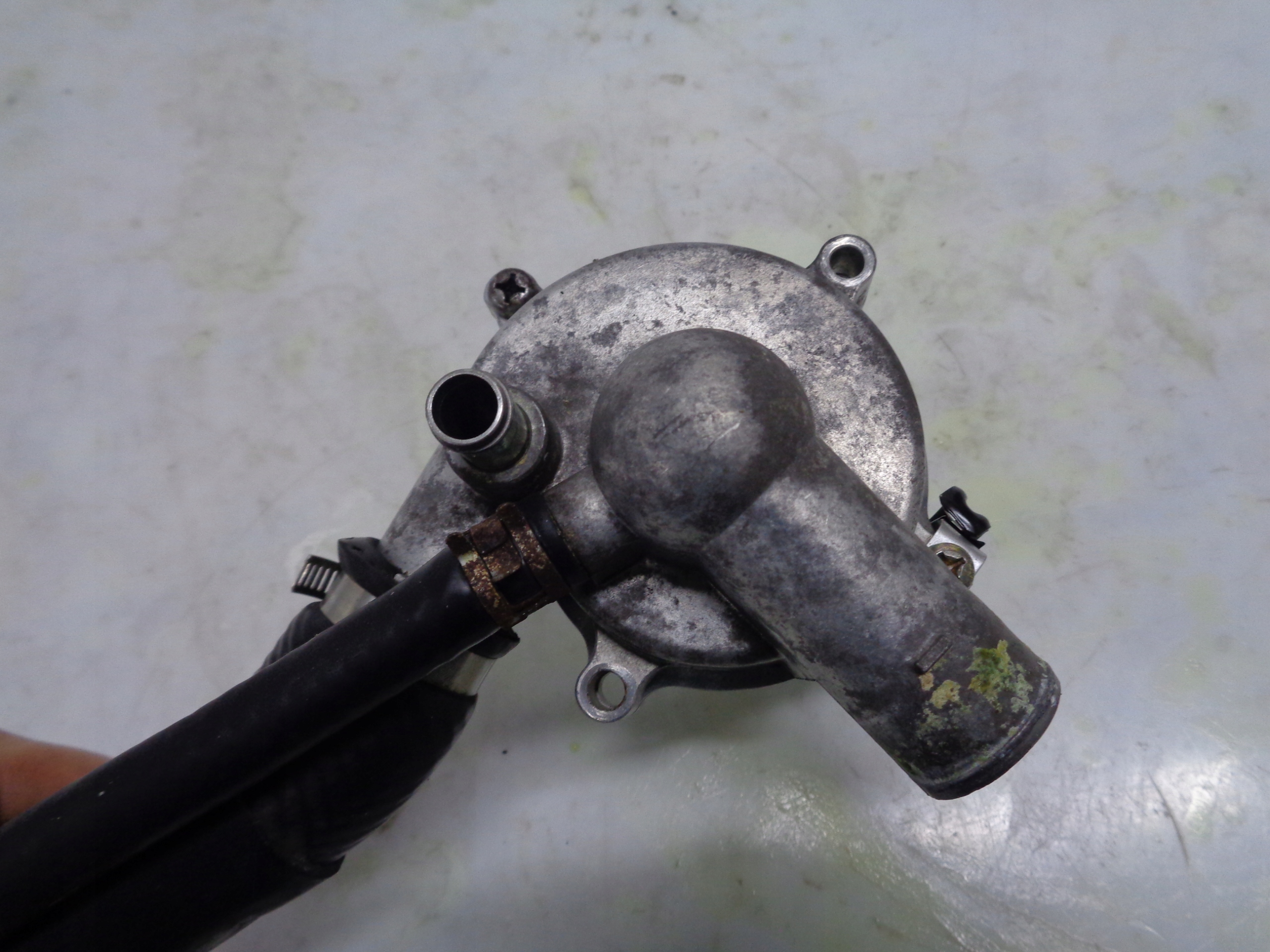 Suzuki GSX-R 600 K1 K2 K3 водяной насос