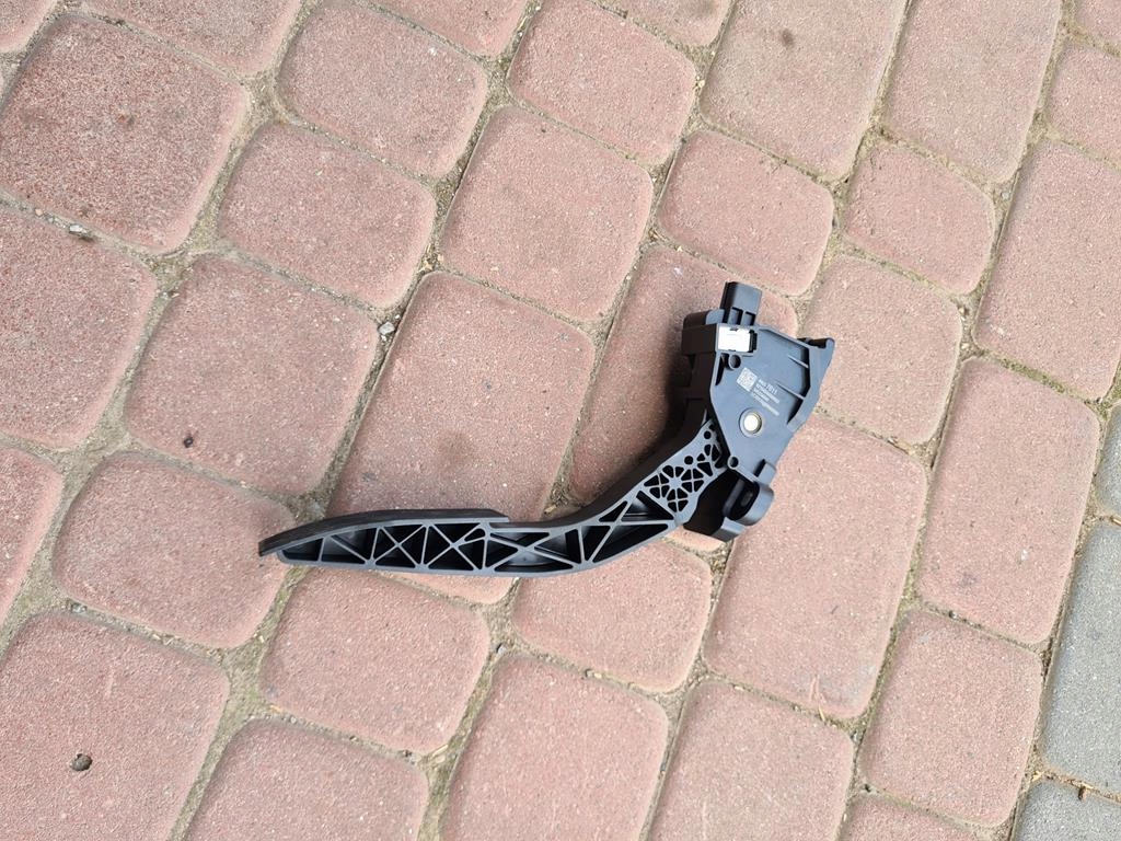 accelerator pedal potentiometer Opel Insignia B 84657611