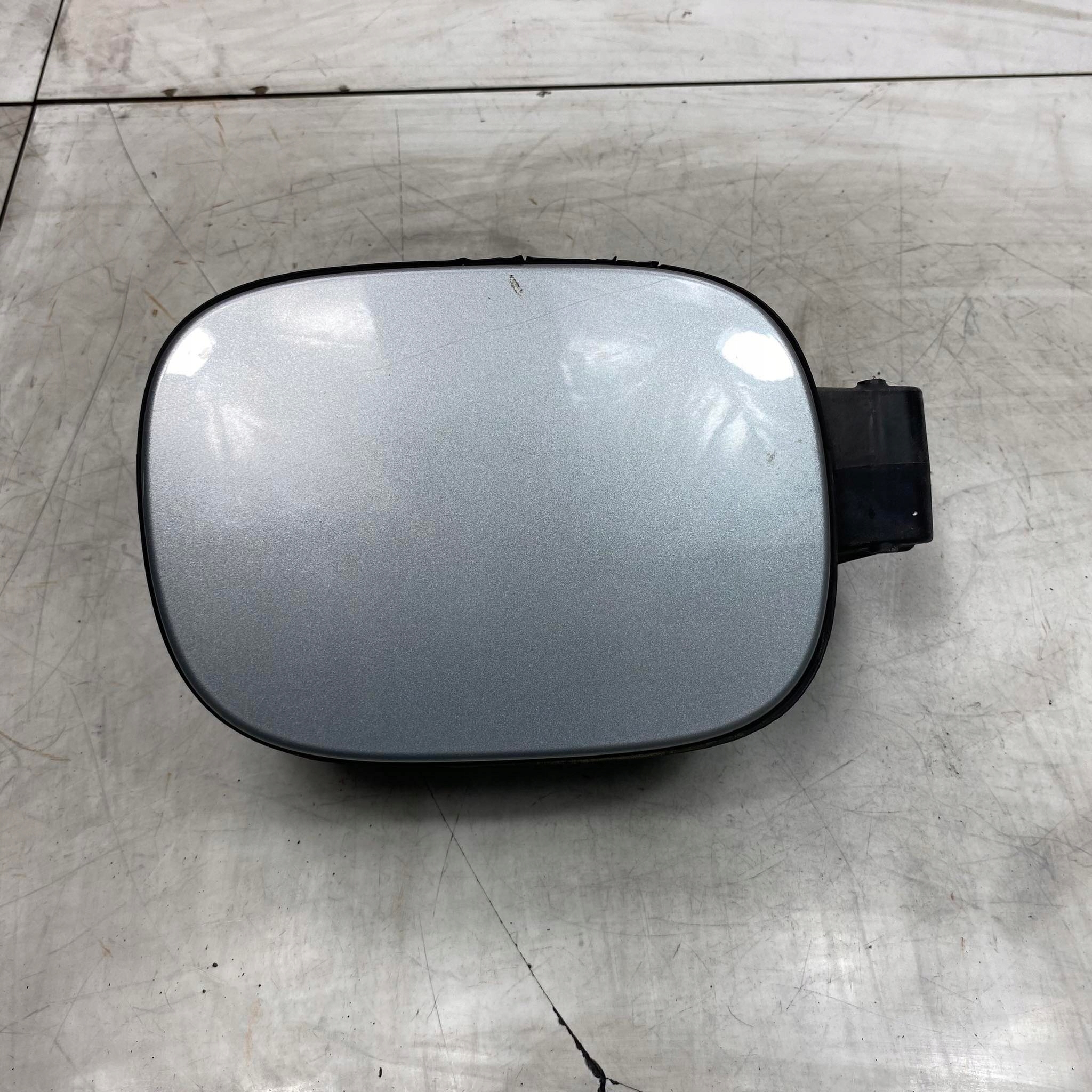 Volvo OE 31280187 лючок залива топлива цвет