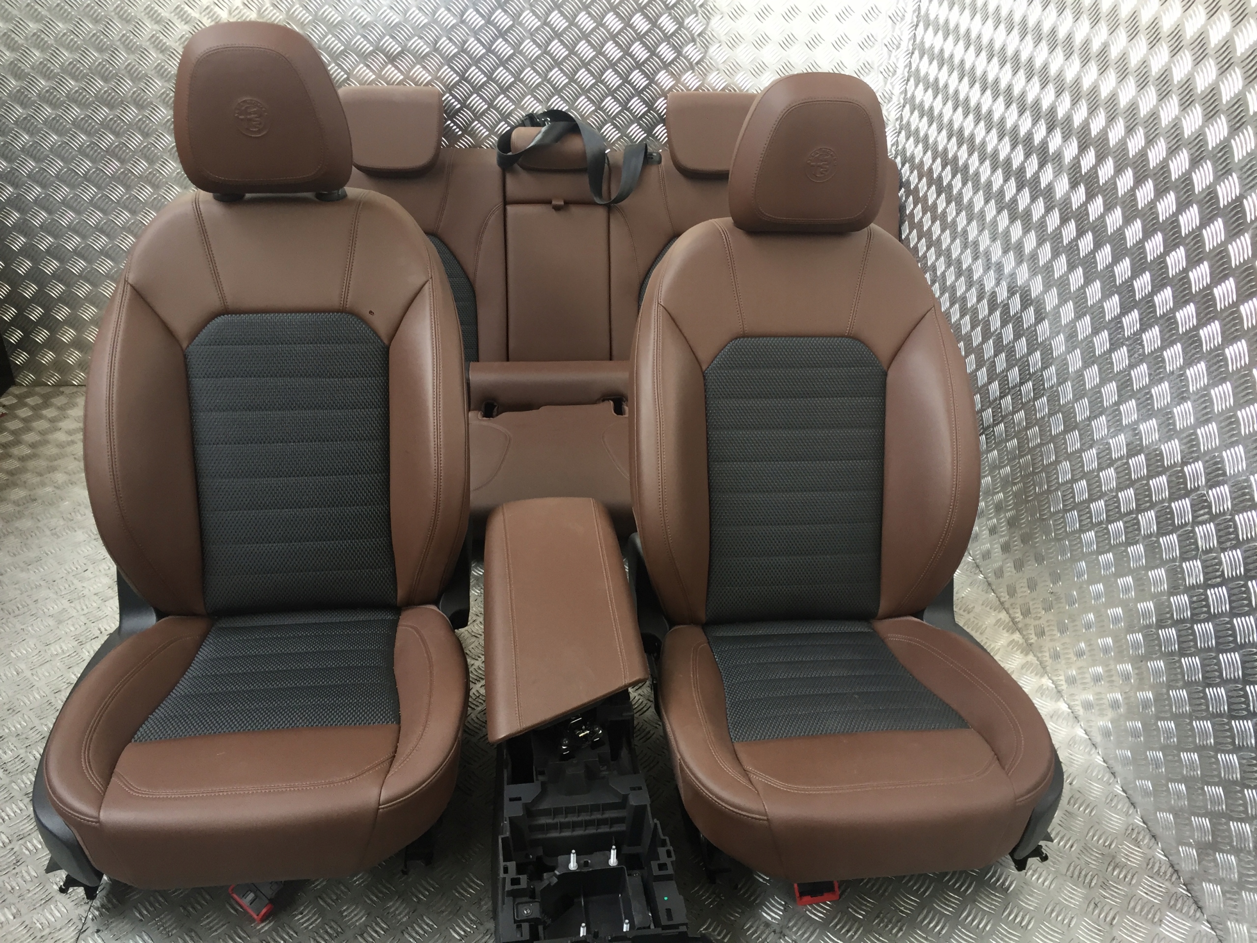 ШКІРИ СИДІННЯ ОБШИВКИ СИДІННЯ ALFA ROMEO STELVIO