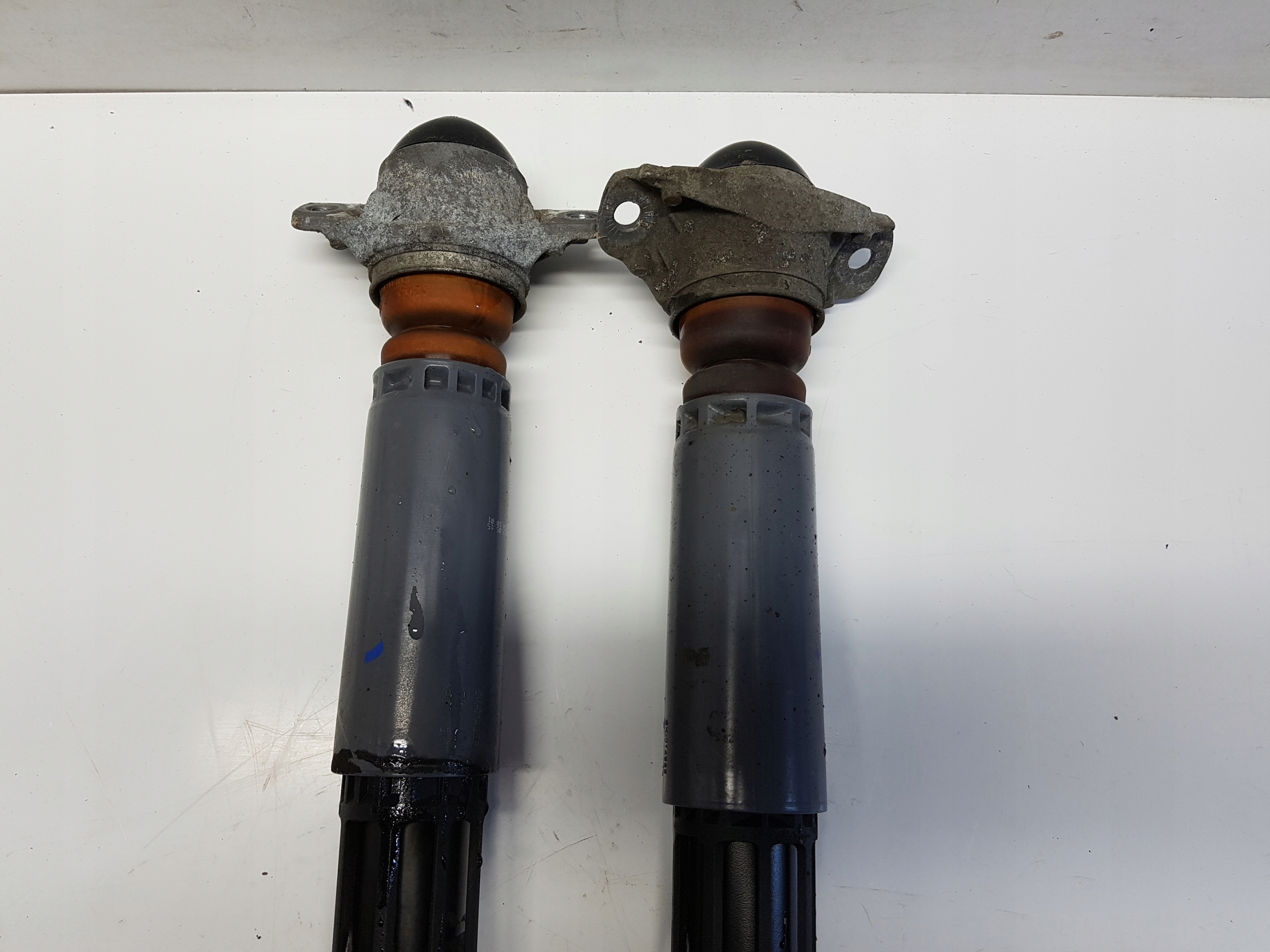 AUDI TT 8S 2.0 TFSI shock absorbers rear part rear. s-line