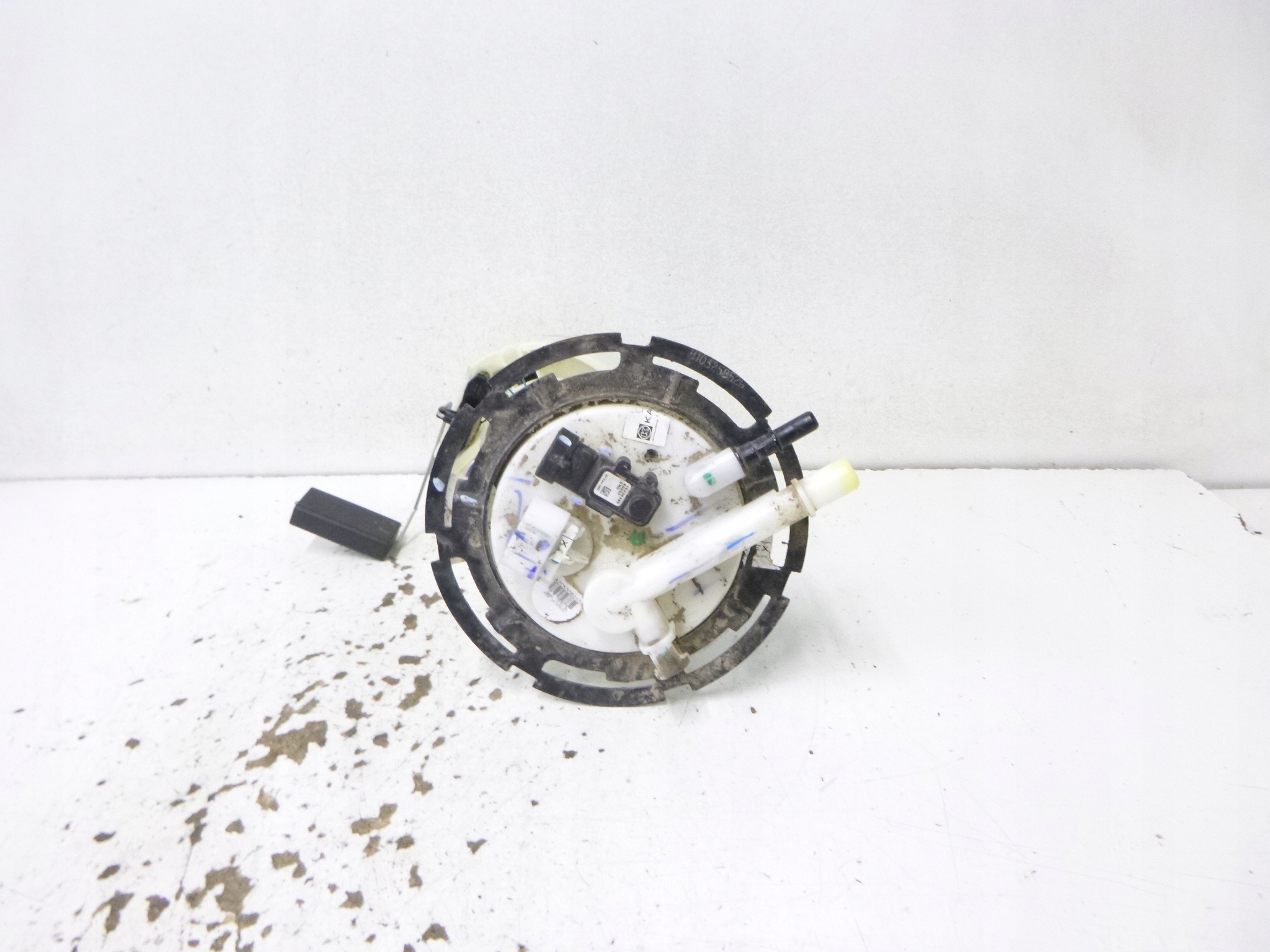 feed pump Chevrolet HHR 2.4 2009r. 15896776