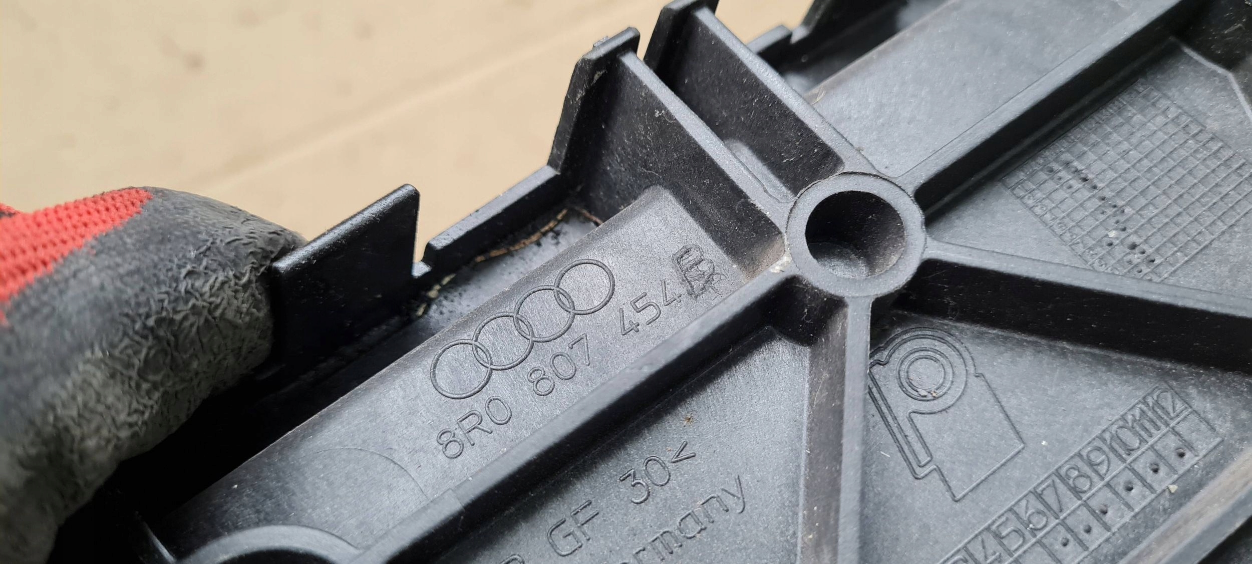 Q5 8R Support Poignée Support plaque Pare choc Droite Arrière 8R0807454B