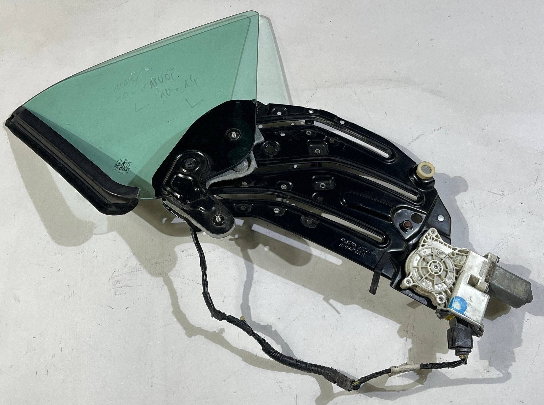 window regulator of the rear left window left rear Ford Mustang Cabrio 2010-2014