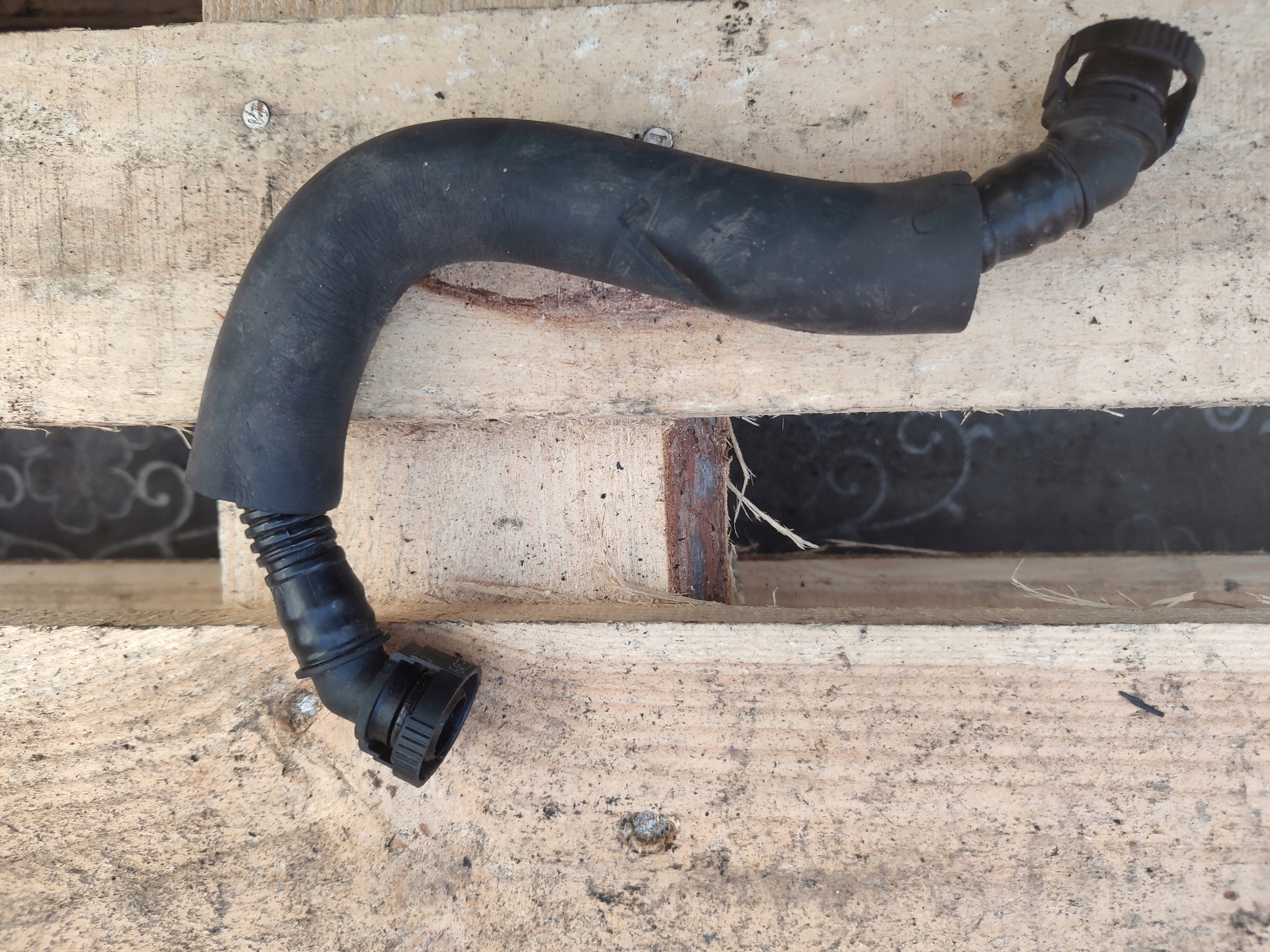 pipe odpowietrzajaca Volkswagen Audi 06H103221J