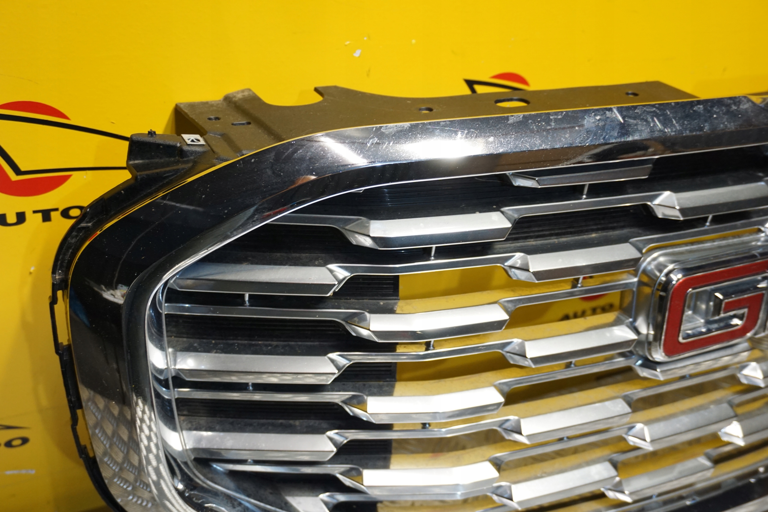 GMC TERRAIN DENALI 2018 - 2021 Atrapa Grill Chrom 84177743 Producent części General Motors