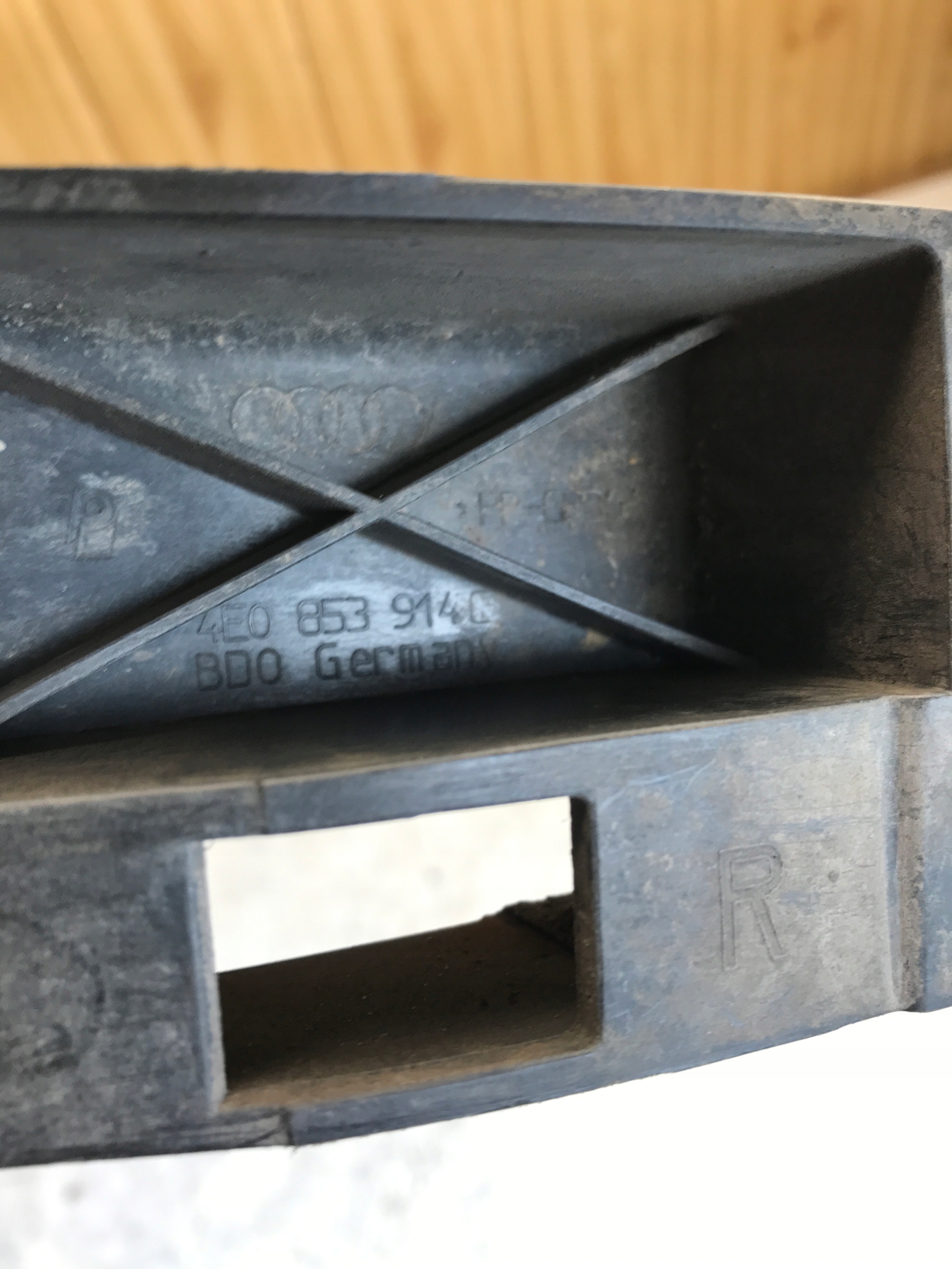 support holder of the threshold right rear part AUDI A8 D3