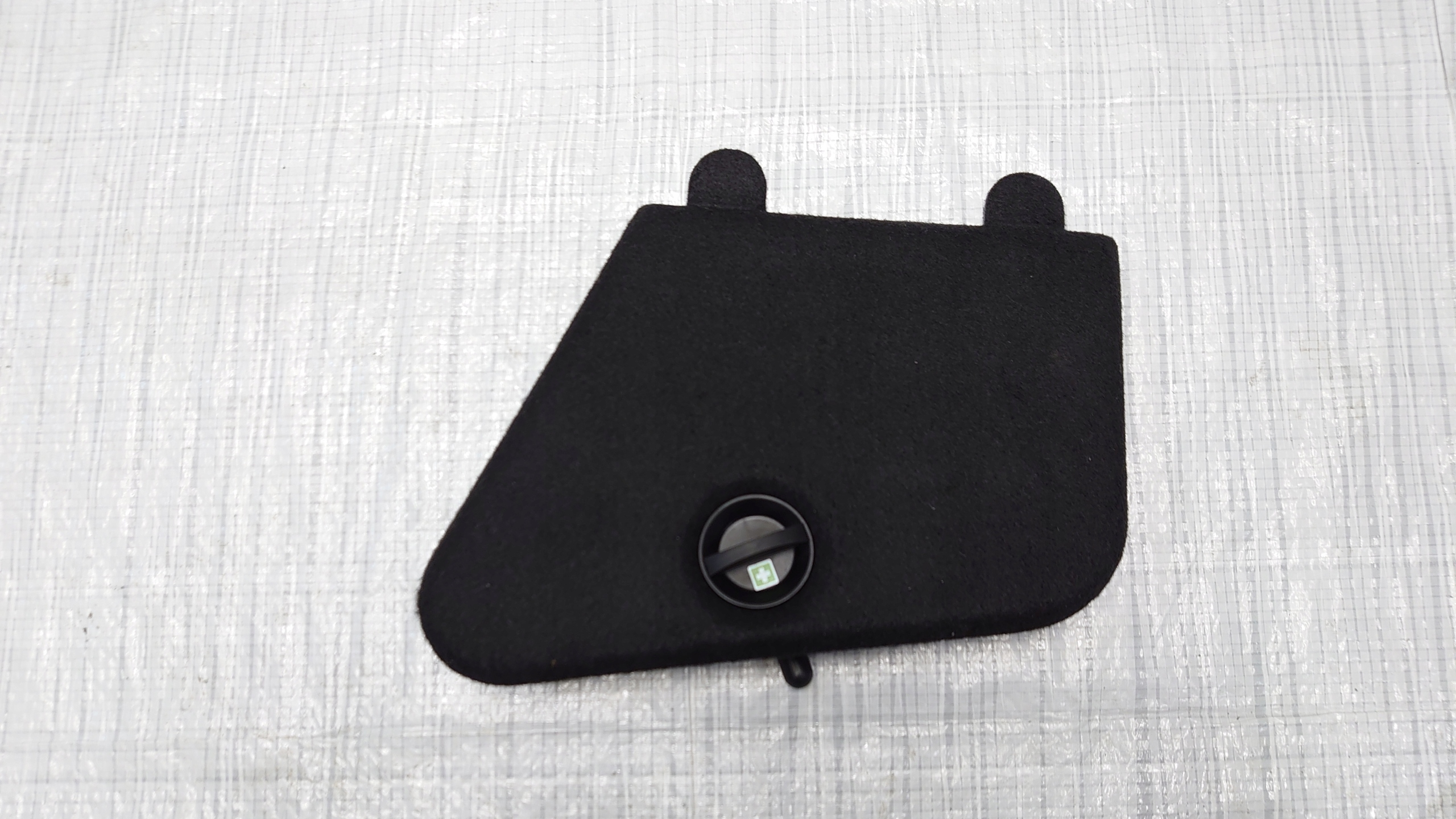 A1906907400 - MERCEDES AMG GT БОКОВАЯ КРЫШКА БАГАЖНИКА