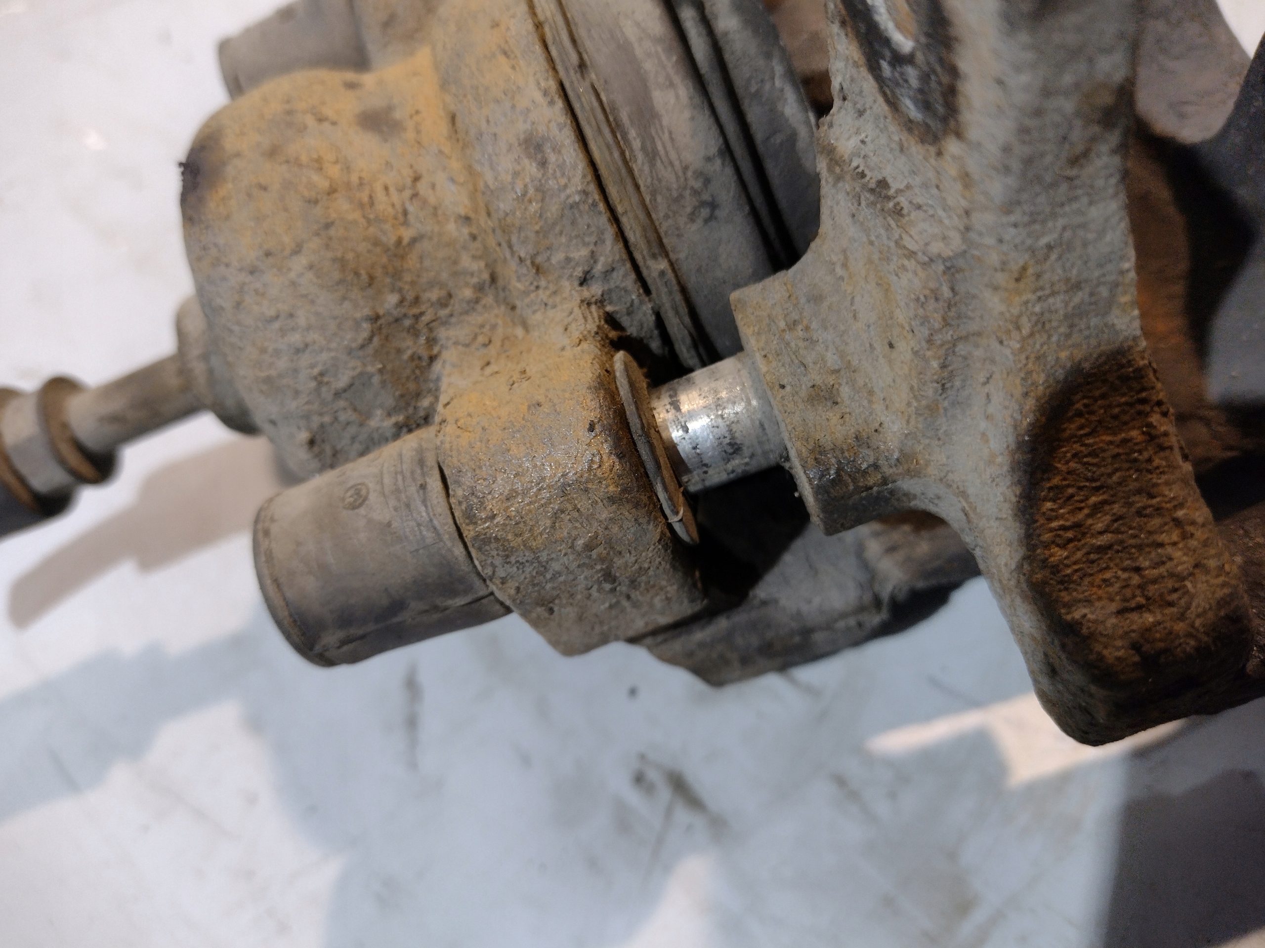 caliper brake right rear part BMW E90 2,0D (M47)