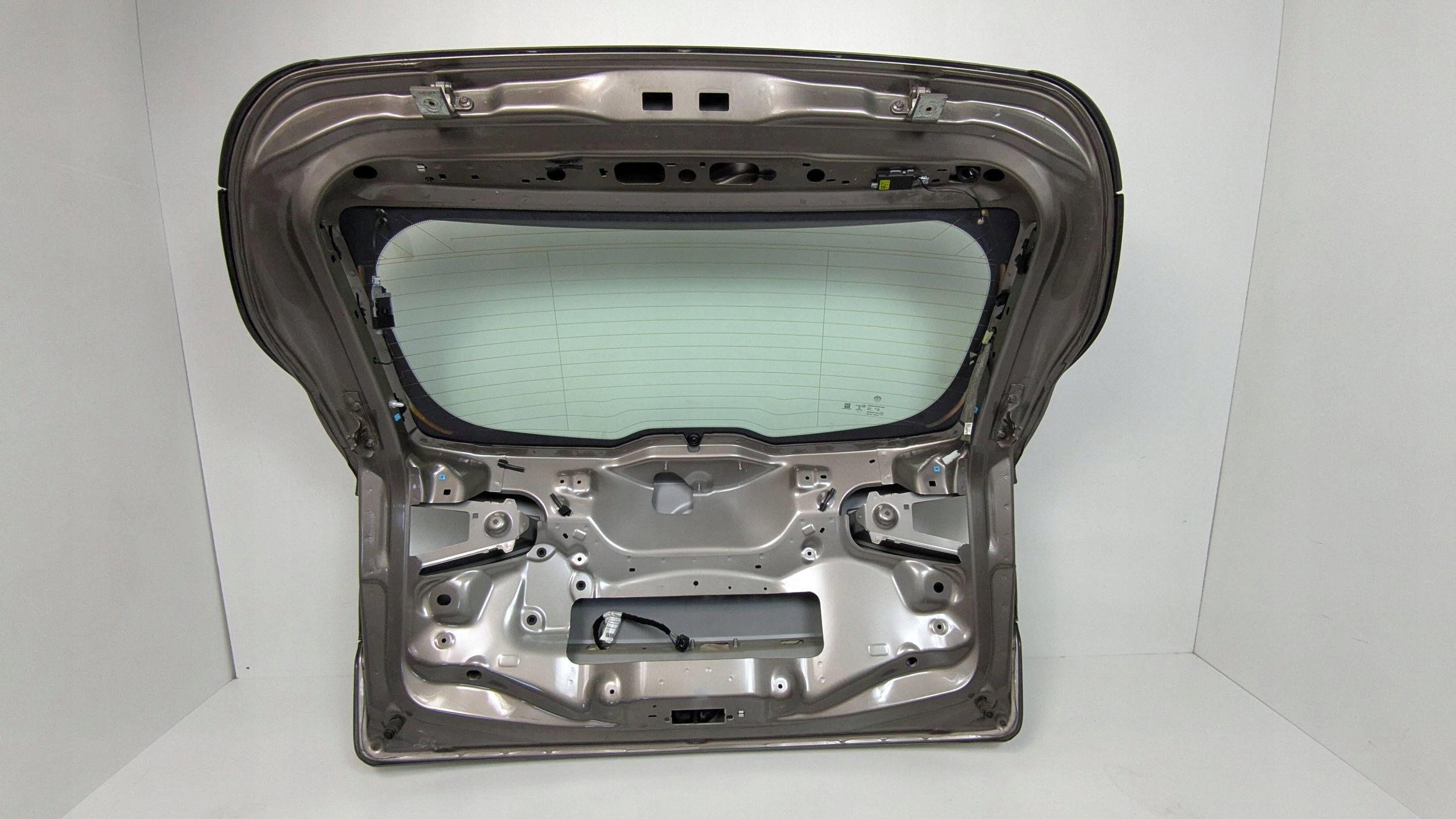 Alfa Romeo Stelvio rear trunk door 082