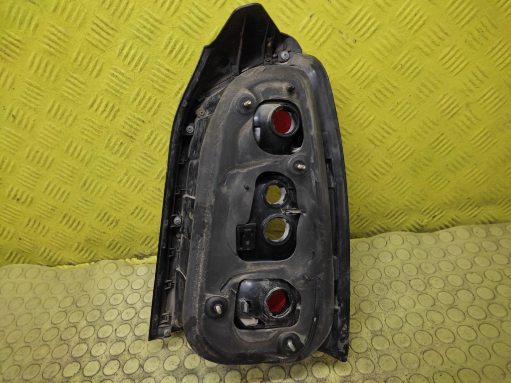 HYUNDAI TRAJET licht links heck 924013A5
